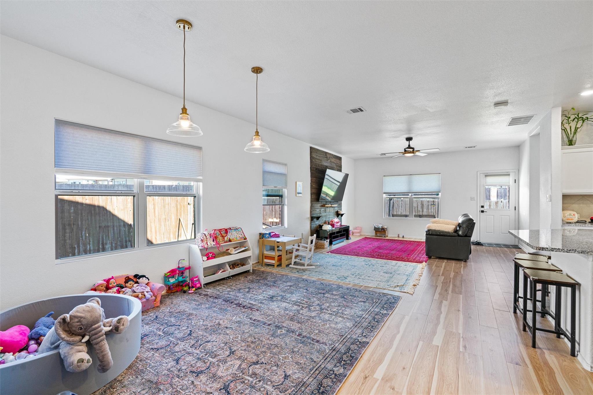 327 Andesite Trl, Buda, TX 78610