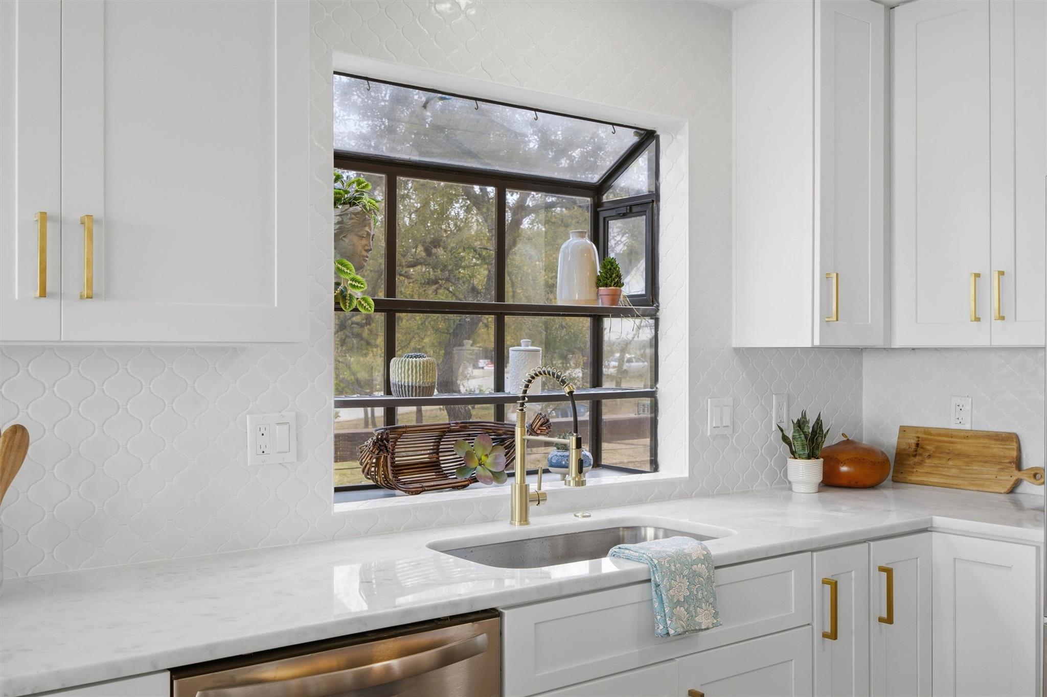 5203 Cueva Dr, Austin, TX 78738