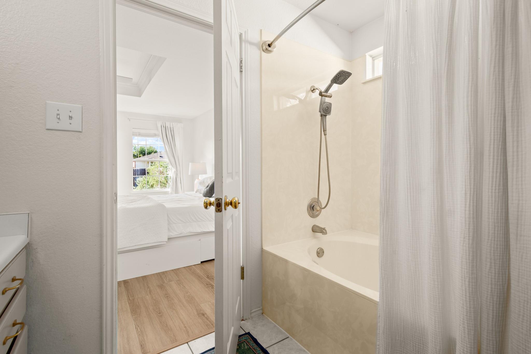 202 Grant Ct, Leander, TX 78641