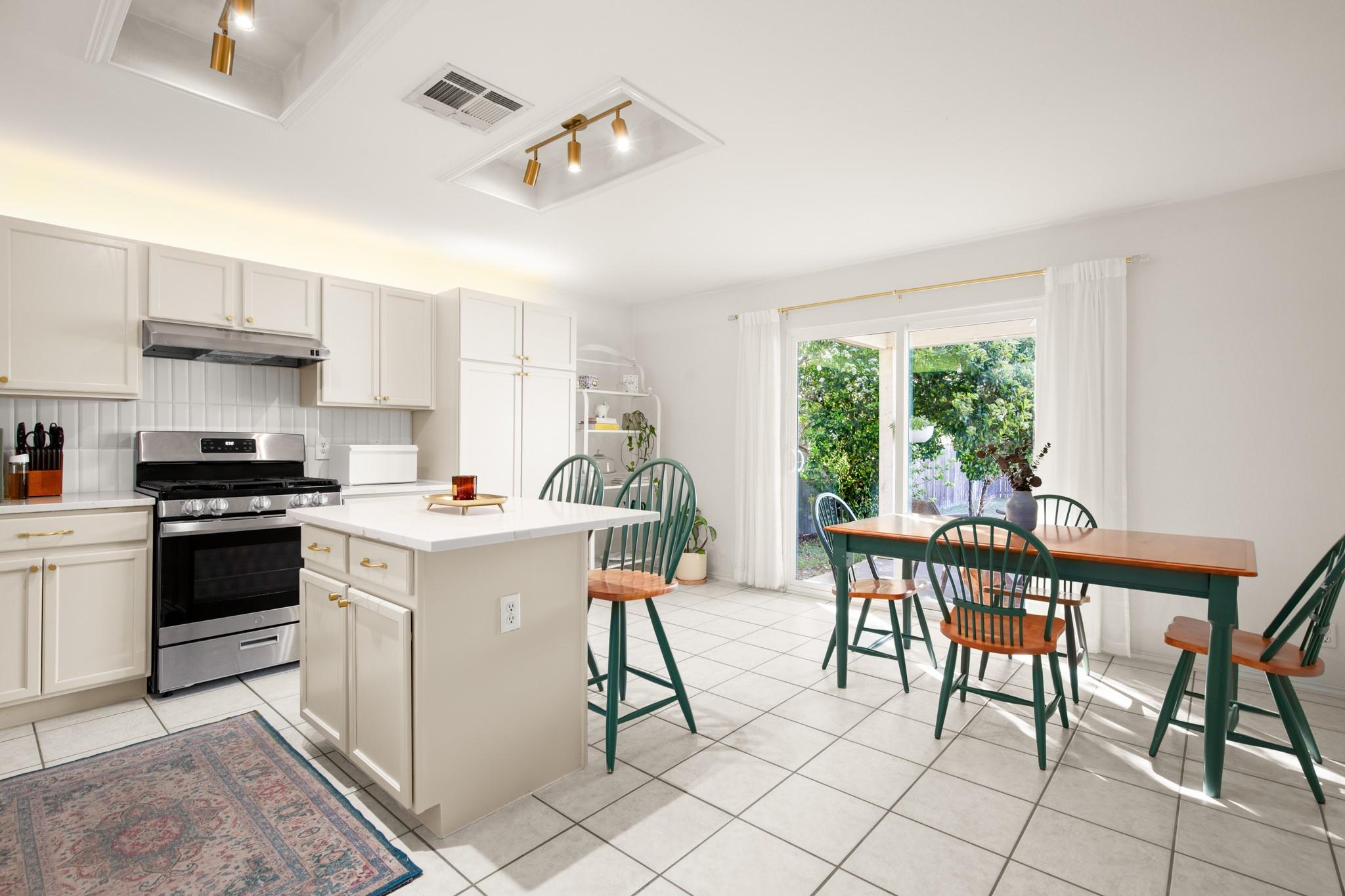 202 Grant Ct, Leander, TX 78641