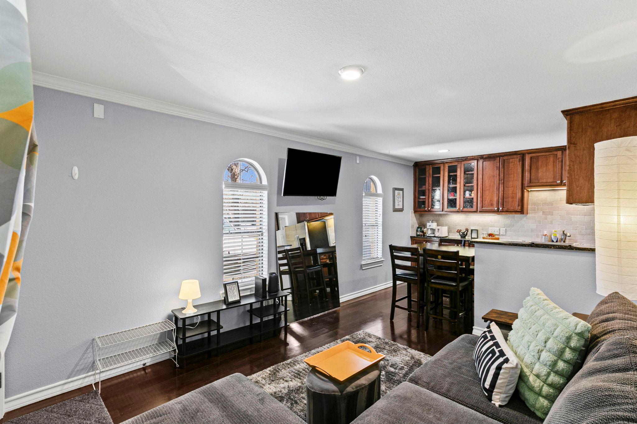 407 E 45th St # 116, Austin, TX 78751