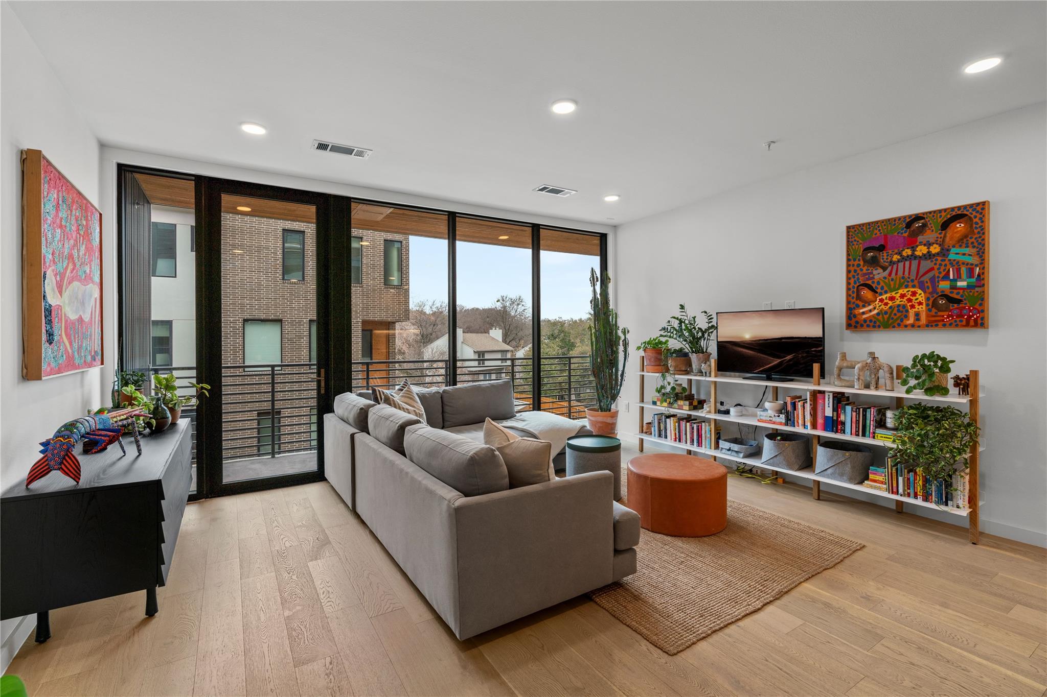 900 S 1st St # 213, Austin, TX 78704