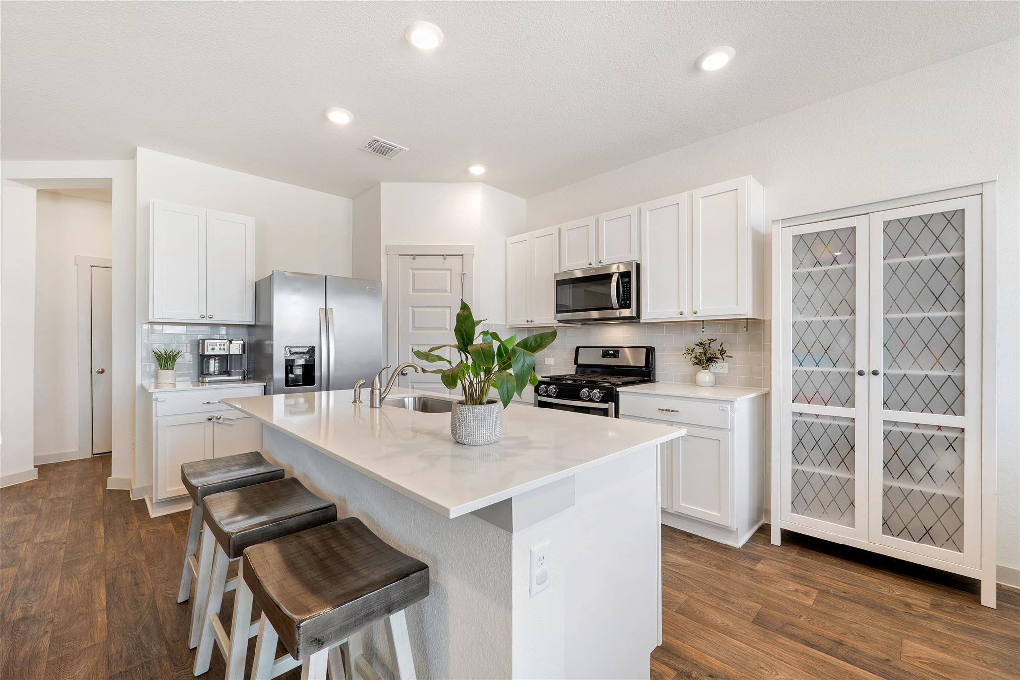 205 Big Sandy Creek Dr, Hutto, TX 78634