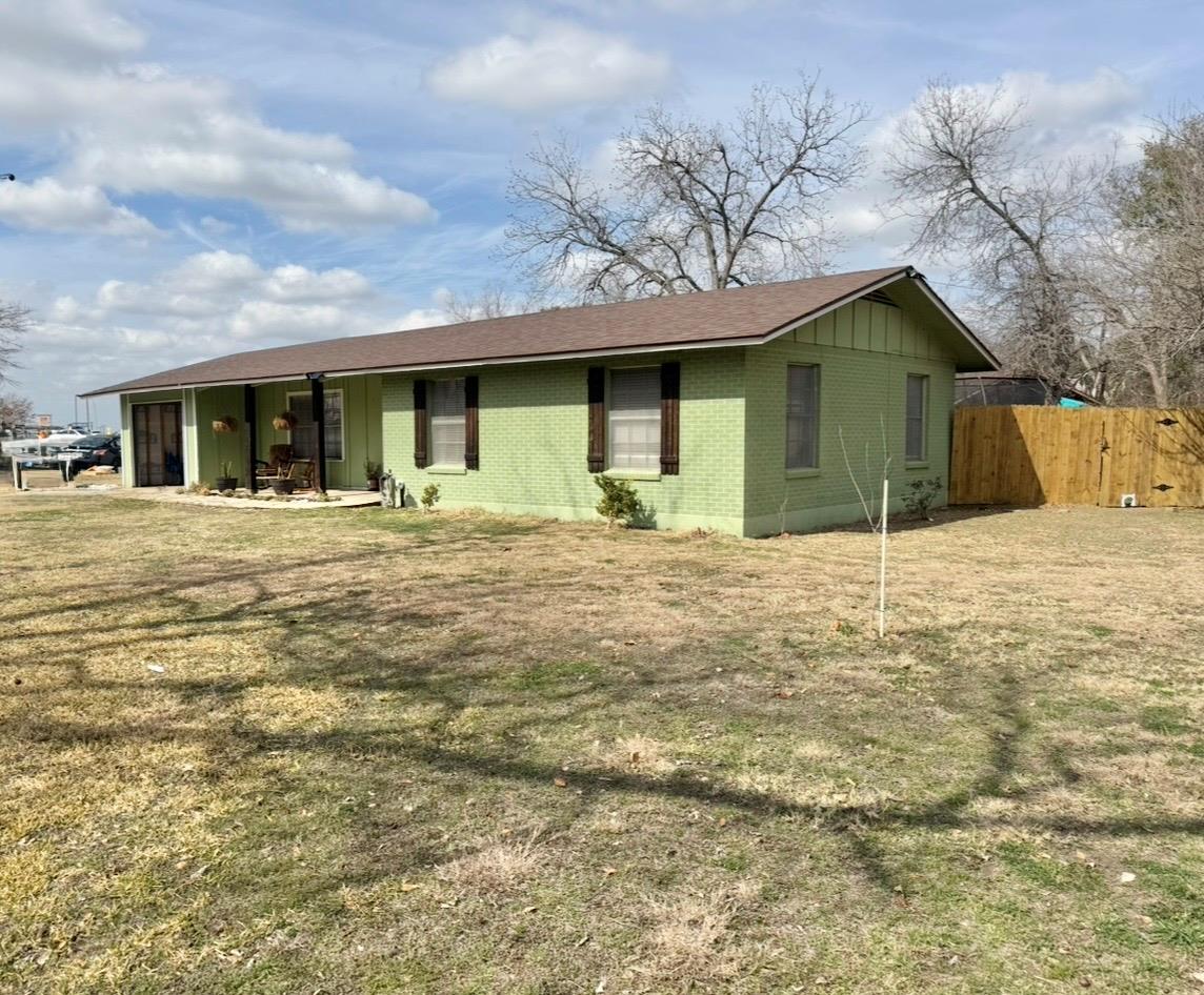 612 Cardinal St, Elgin, TX 78621