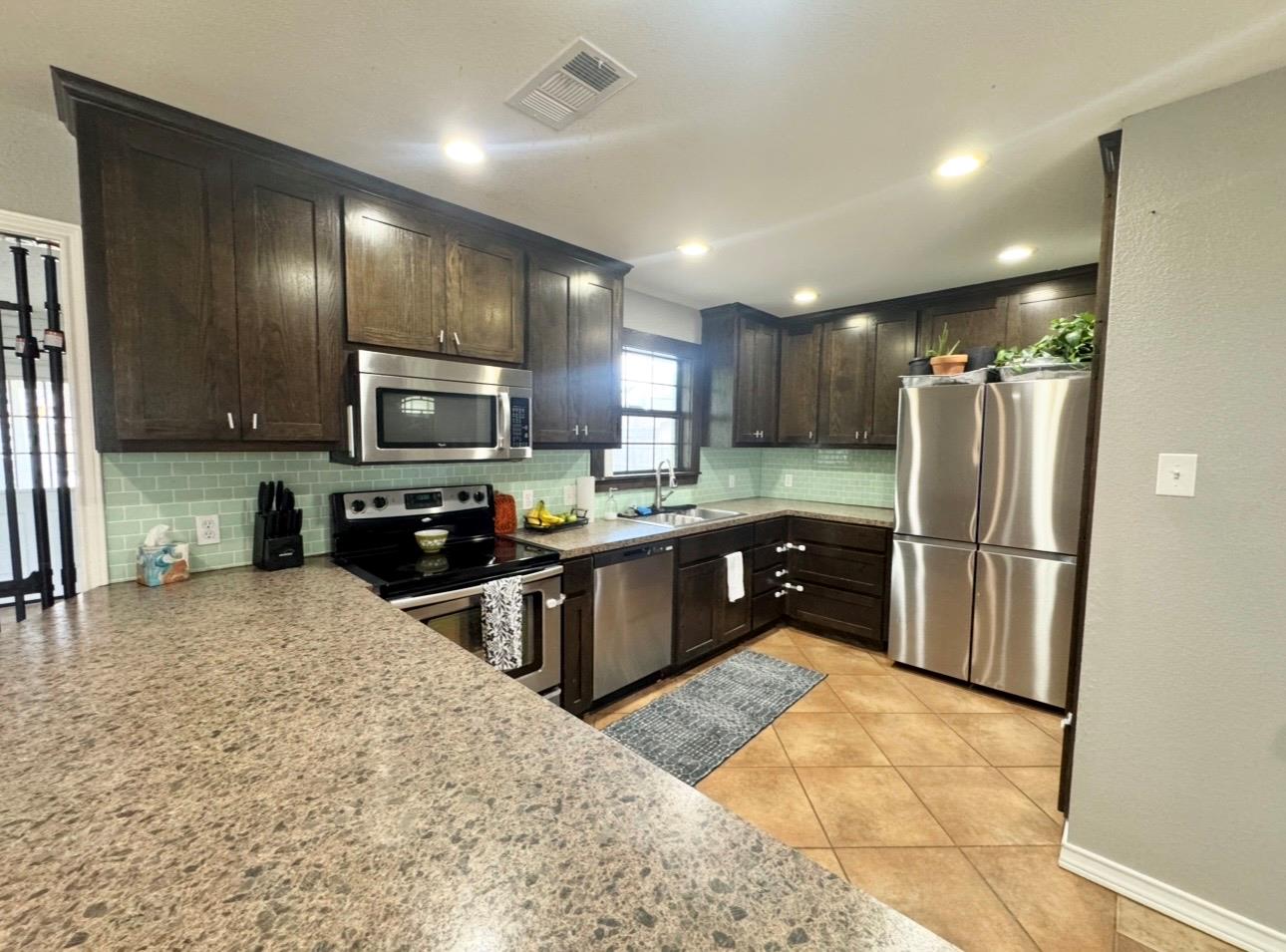 612 Cardinal St, Elgin, TX 78621