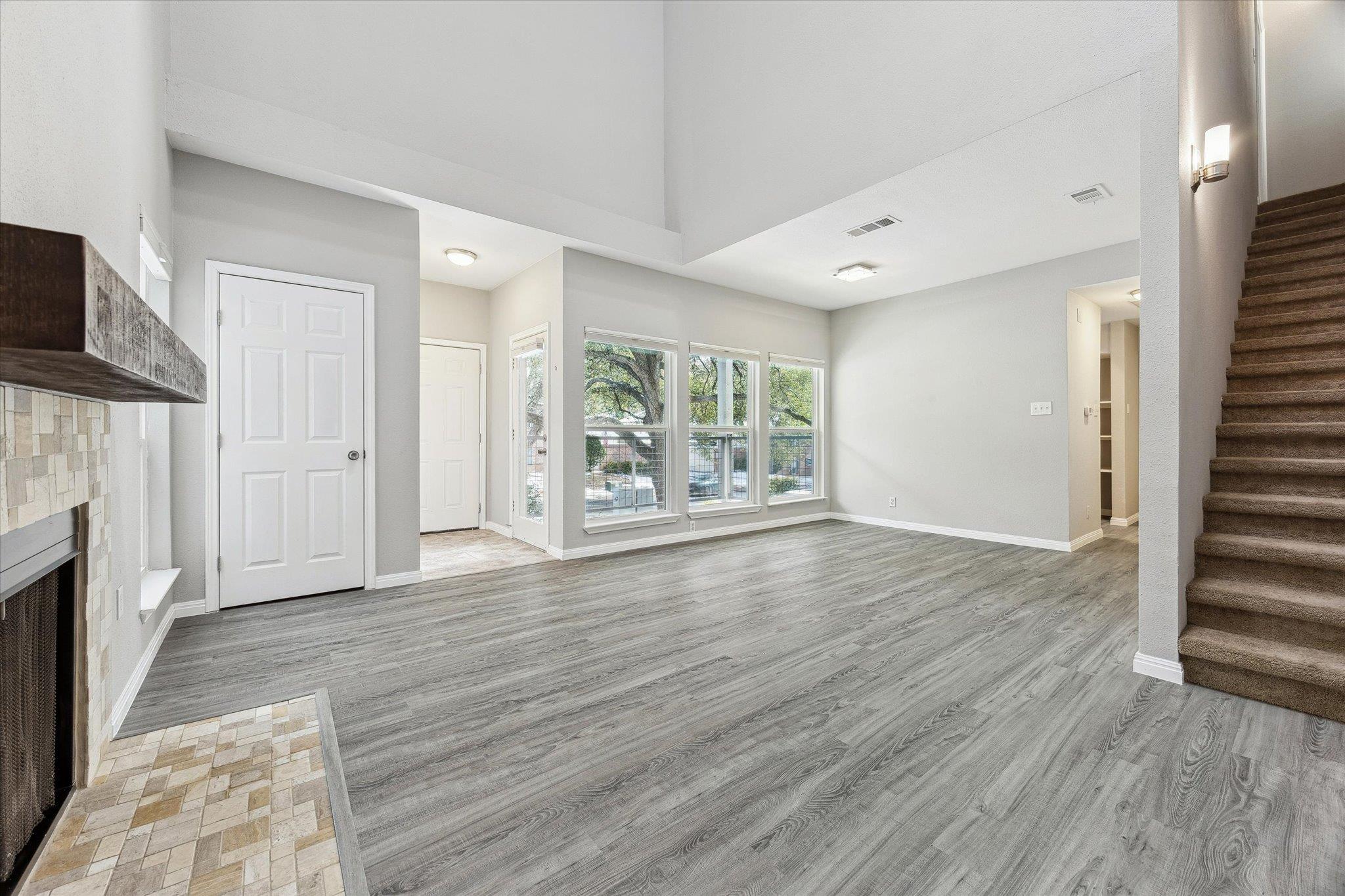 6600 Valleyside Rd # D-17, Austin, TX 78731