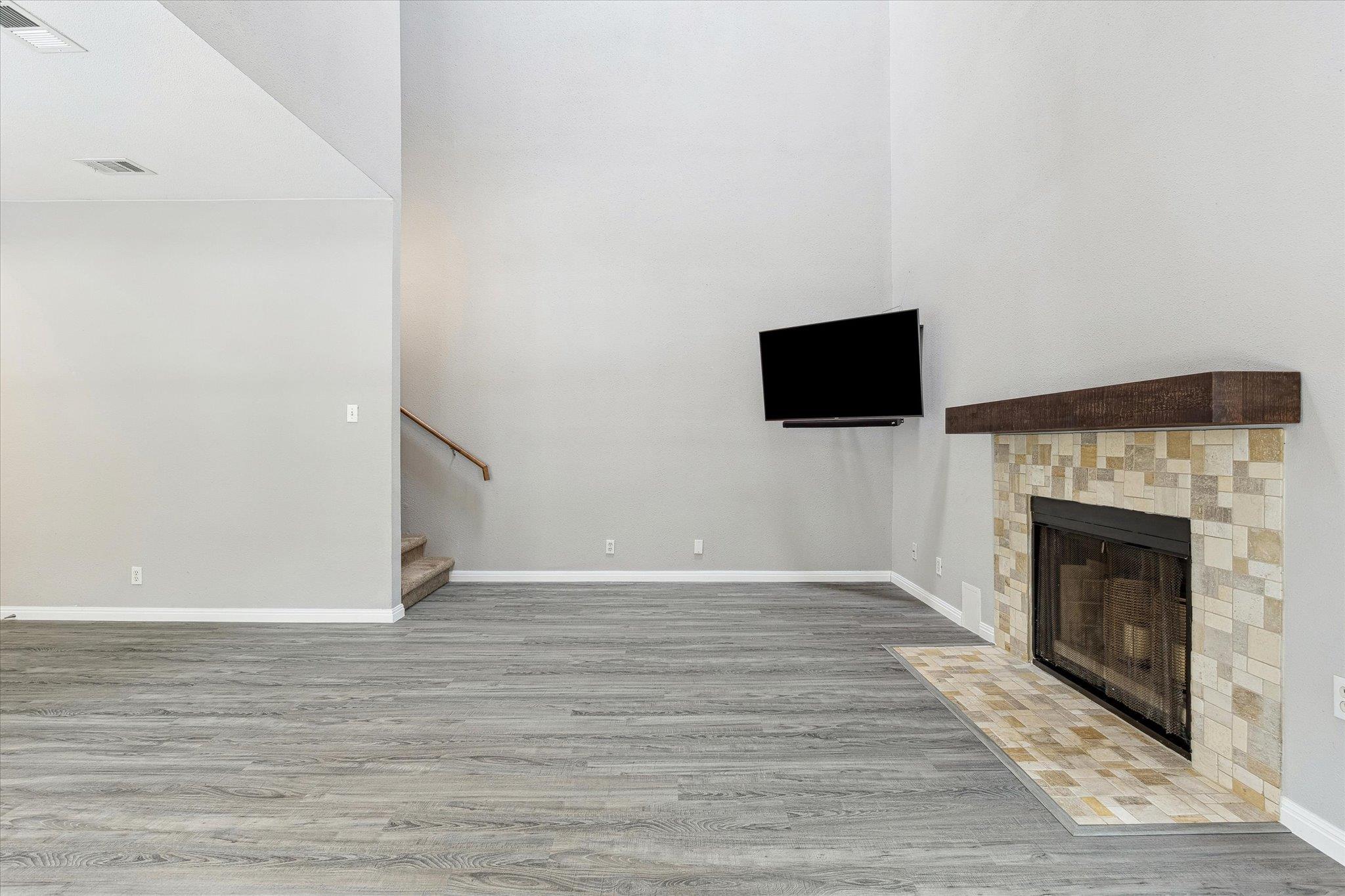 6600 Valleyside Rd # D-17, Austin, TX 78731