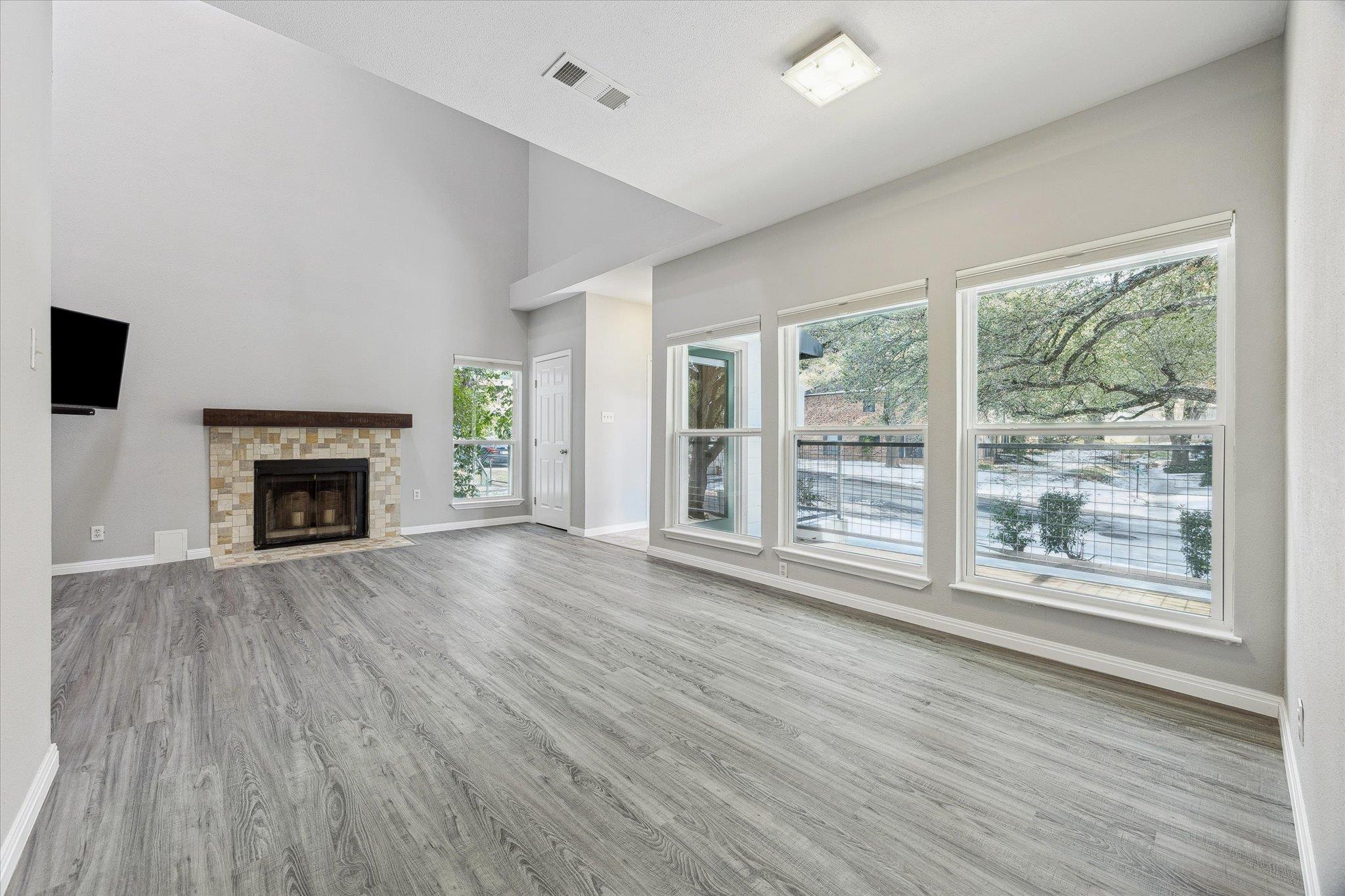 6600 Valleyside Rd # D-17, Austin, TX 78731