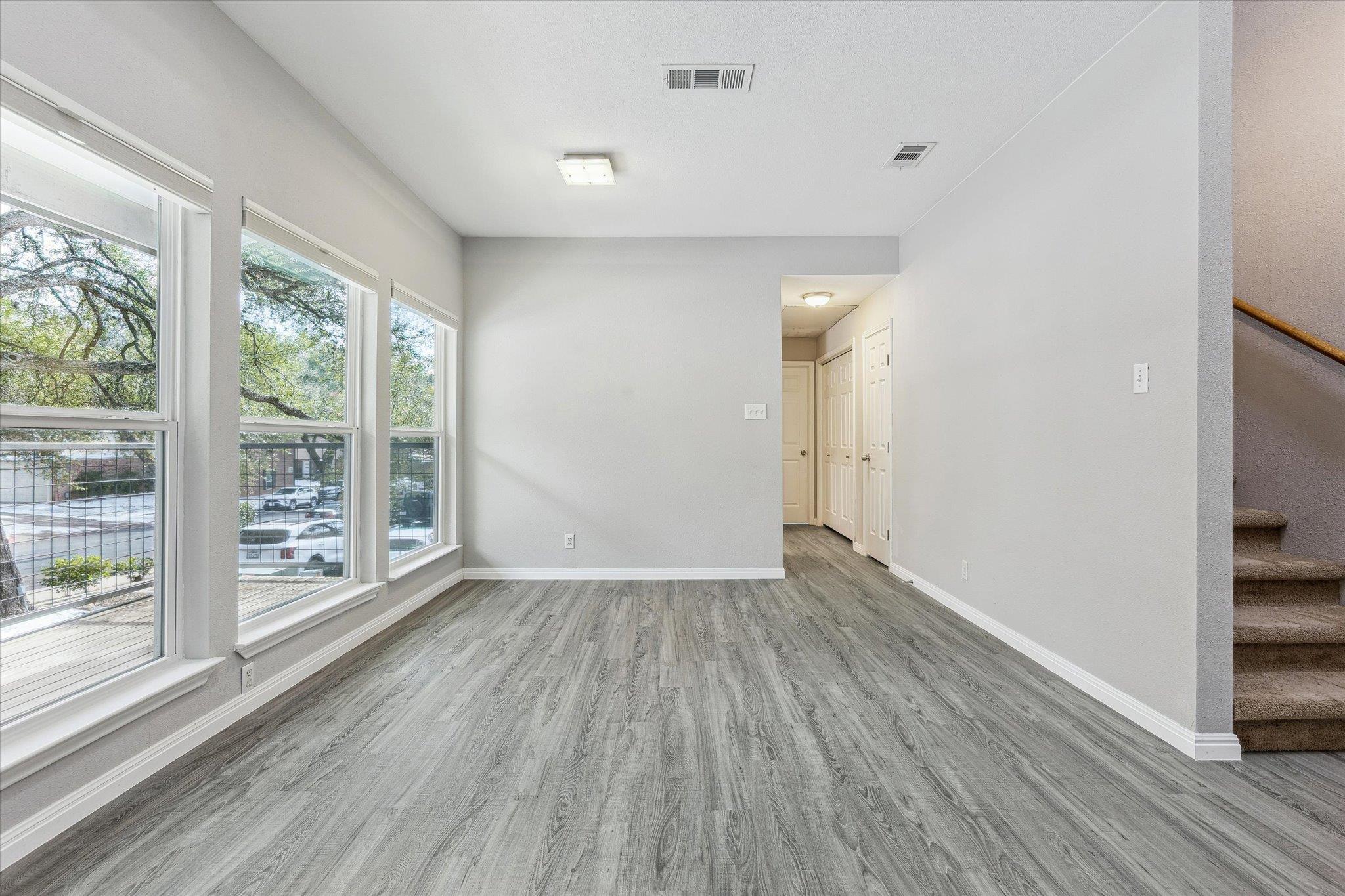 6600 Valleyside Rd # D-17, Austin, TX 78731