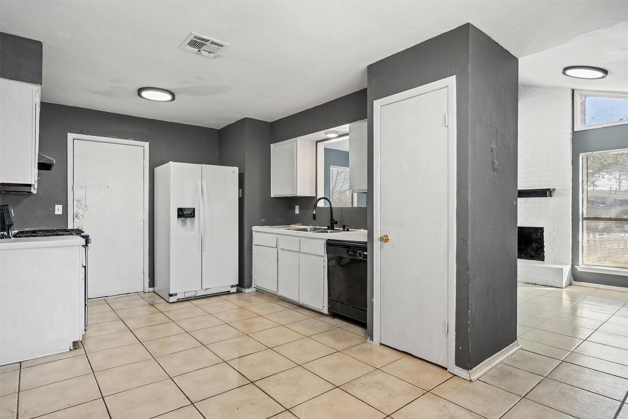 2102 Lamplight Village Cir # A, Austin, TX 78727