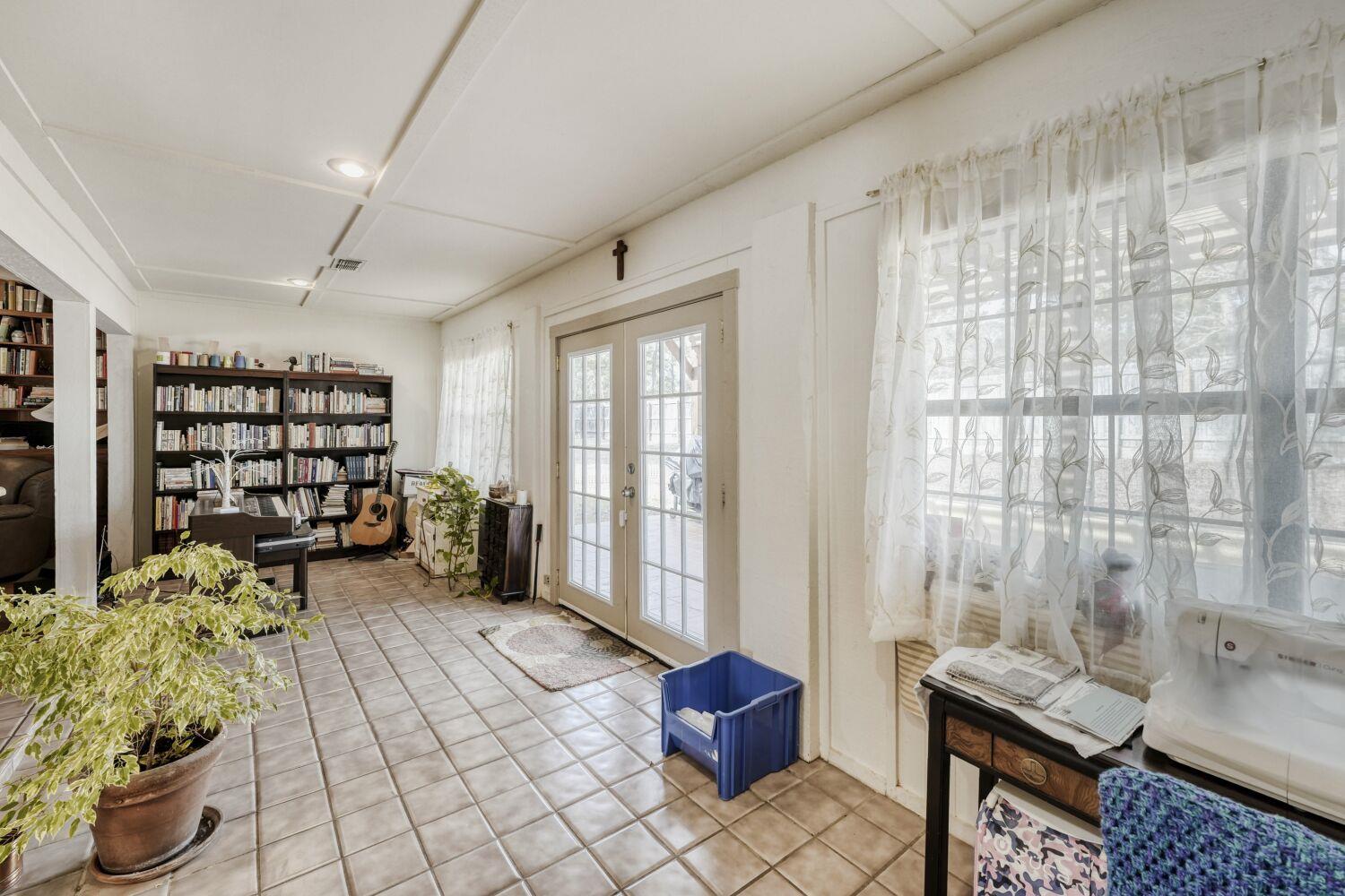 102 Lei Ct, Bastrop, TX 78602