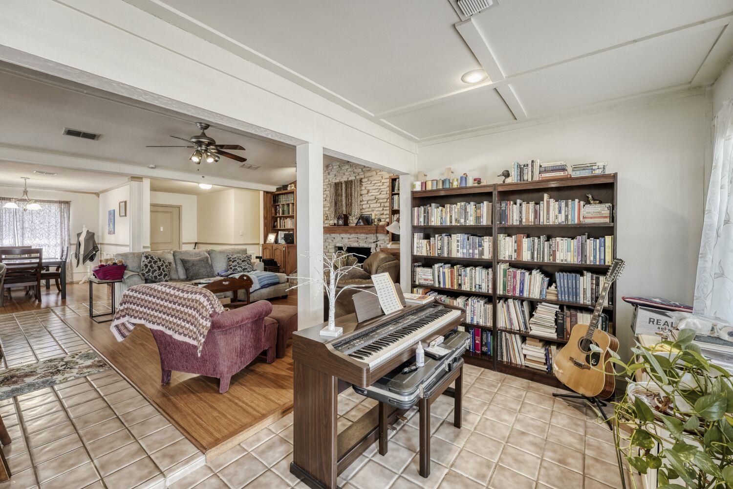 102 Lei Ct, Bastrop, TX 78602