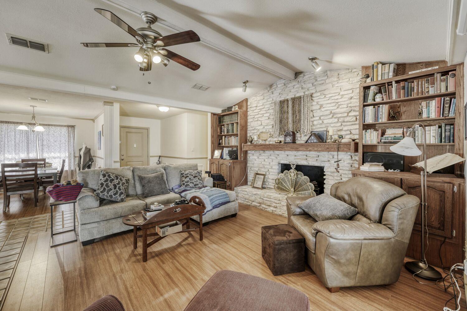 102 Lei Ct, Bastrop, TX 78602