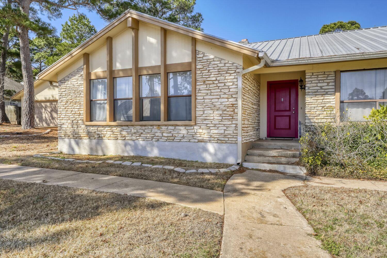 102 Lei Ct, Bastrop, TX 78602