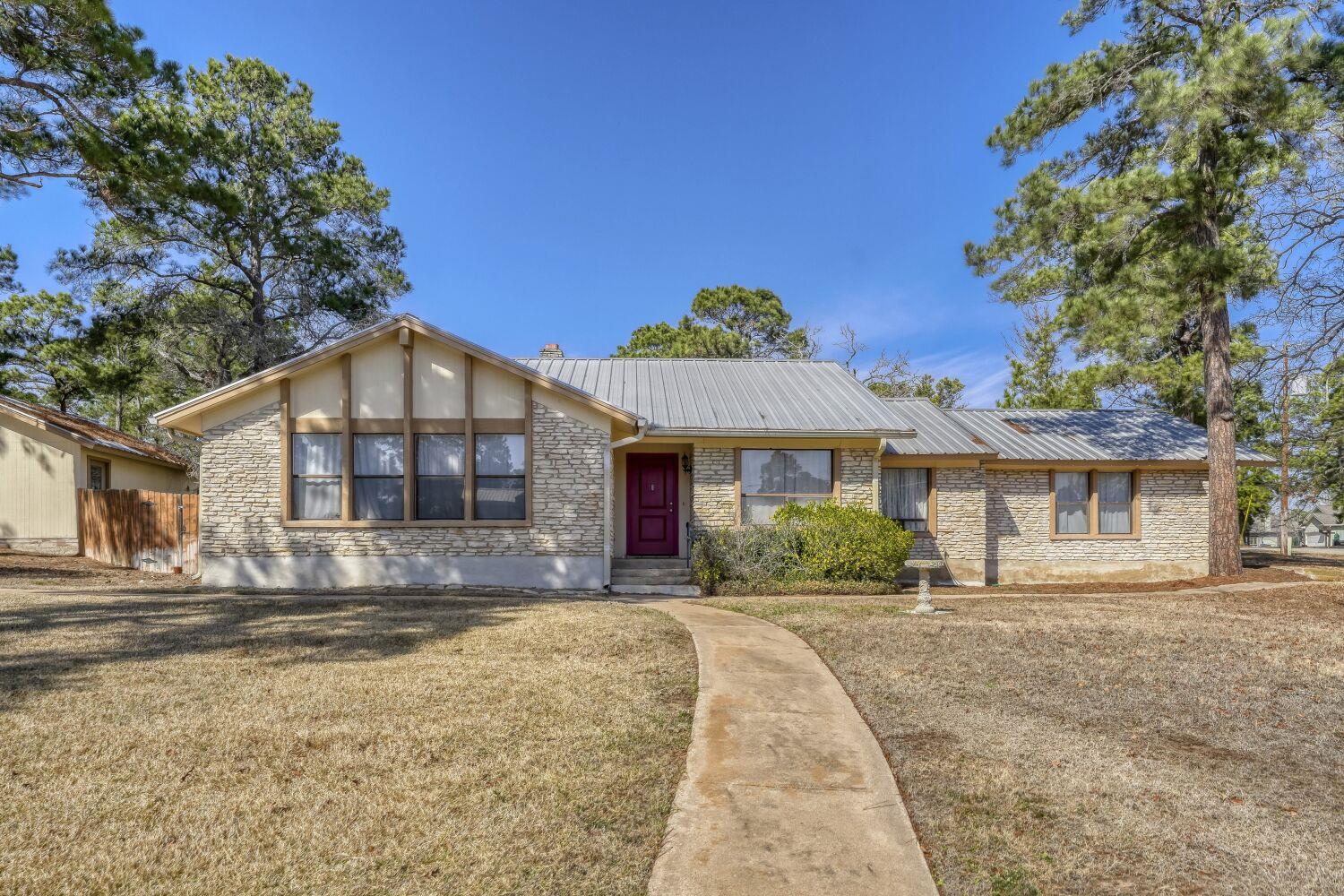 102 Lei Ct, Bastrop, TX 78602