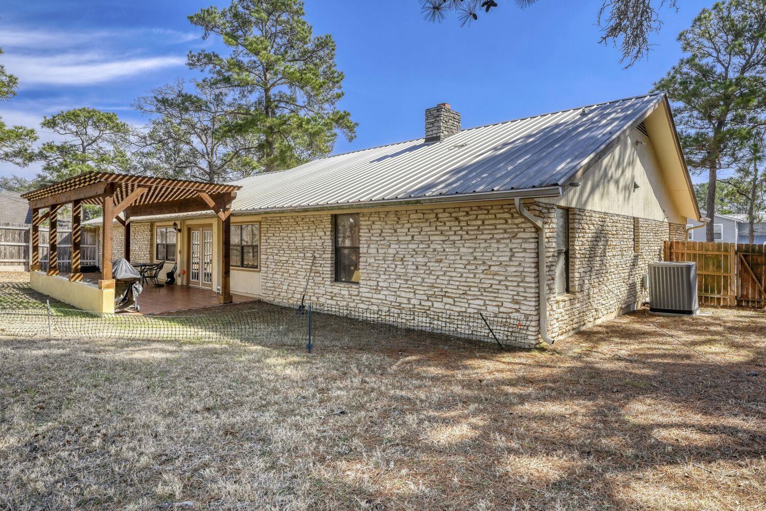 102 Lei Ct, Bastrop, TX 78602
