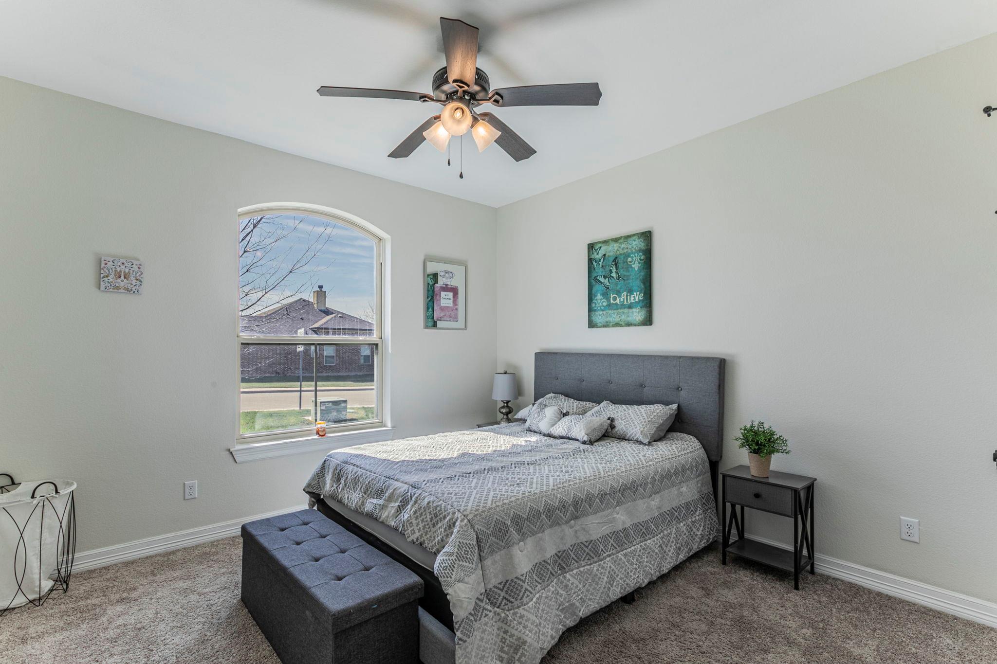 300 Magan Ln, Jarrell, TX 76537