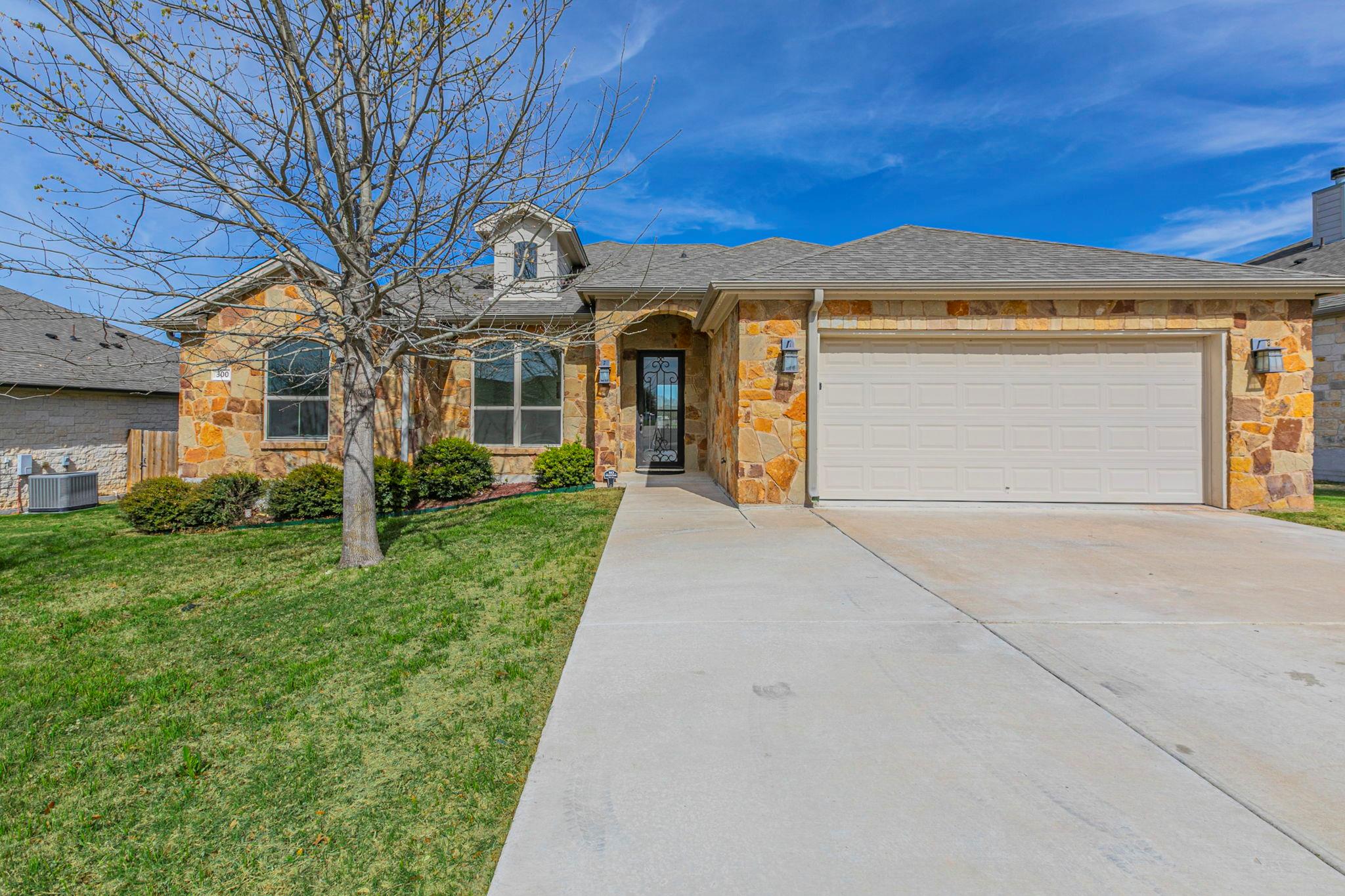 300 Magan Ln, Jarrell, TX 76537