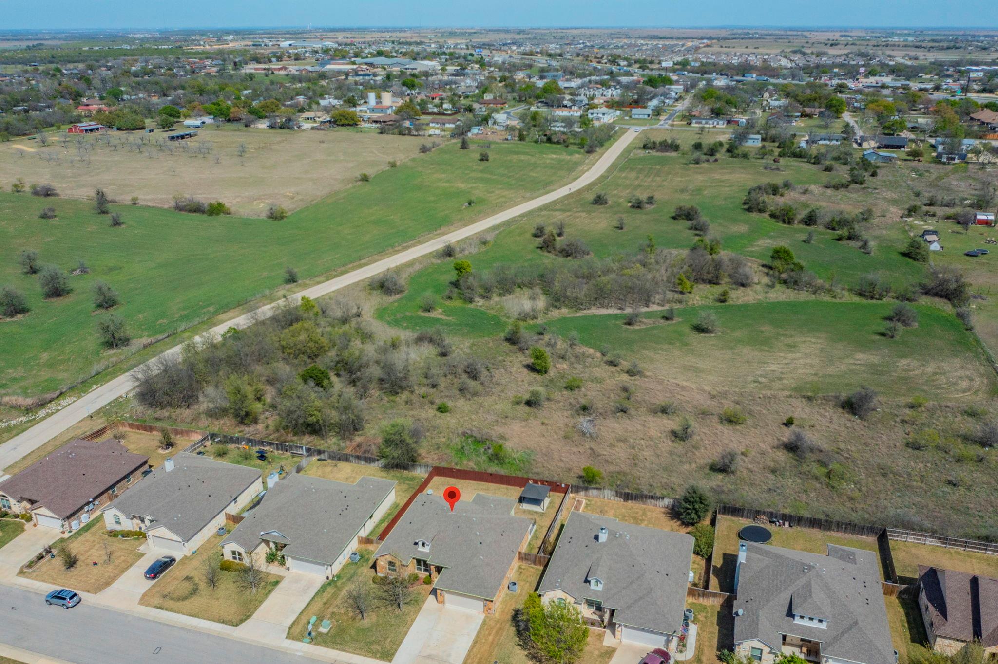 300 Magan Ln, Jarrell, TX 76537