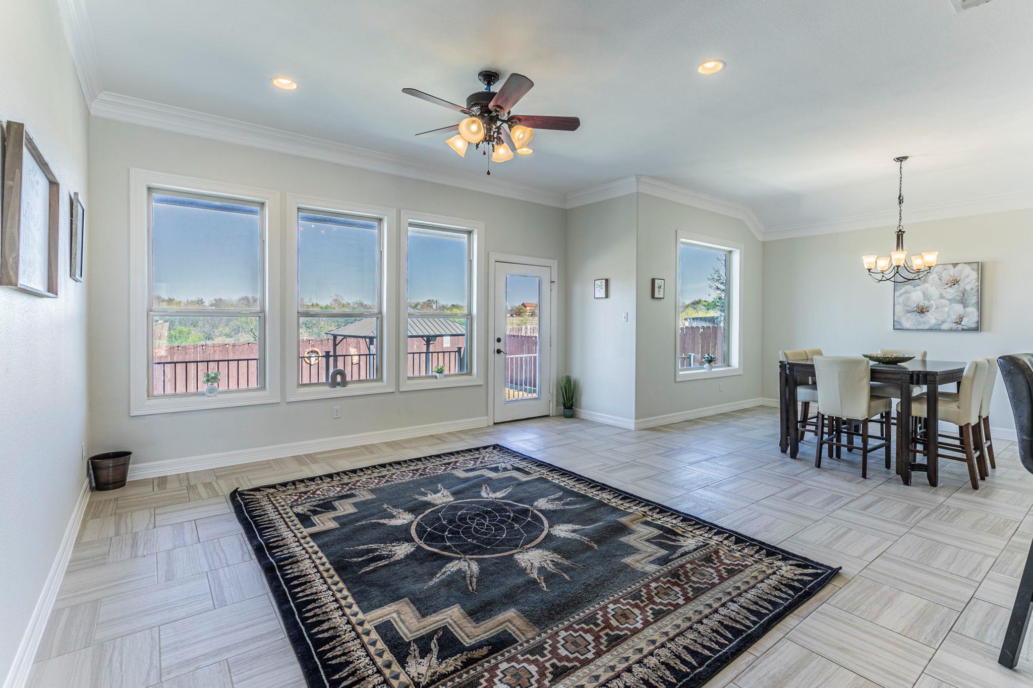 300 Magan Ln, Jarrell, TX 76537