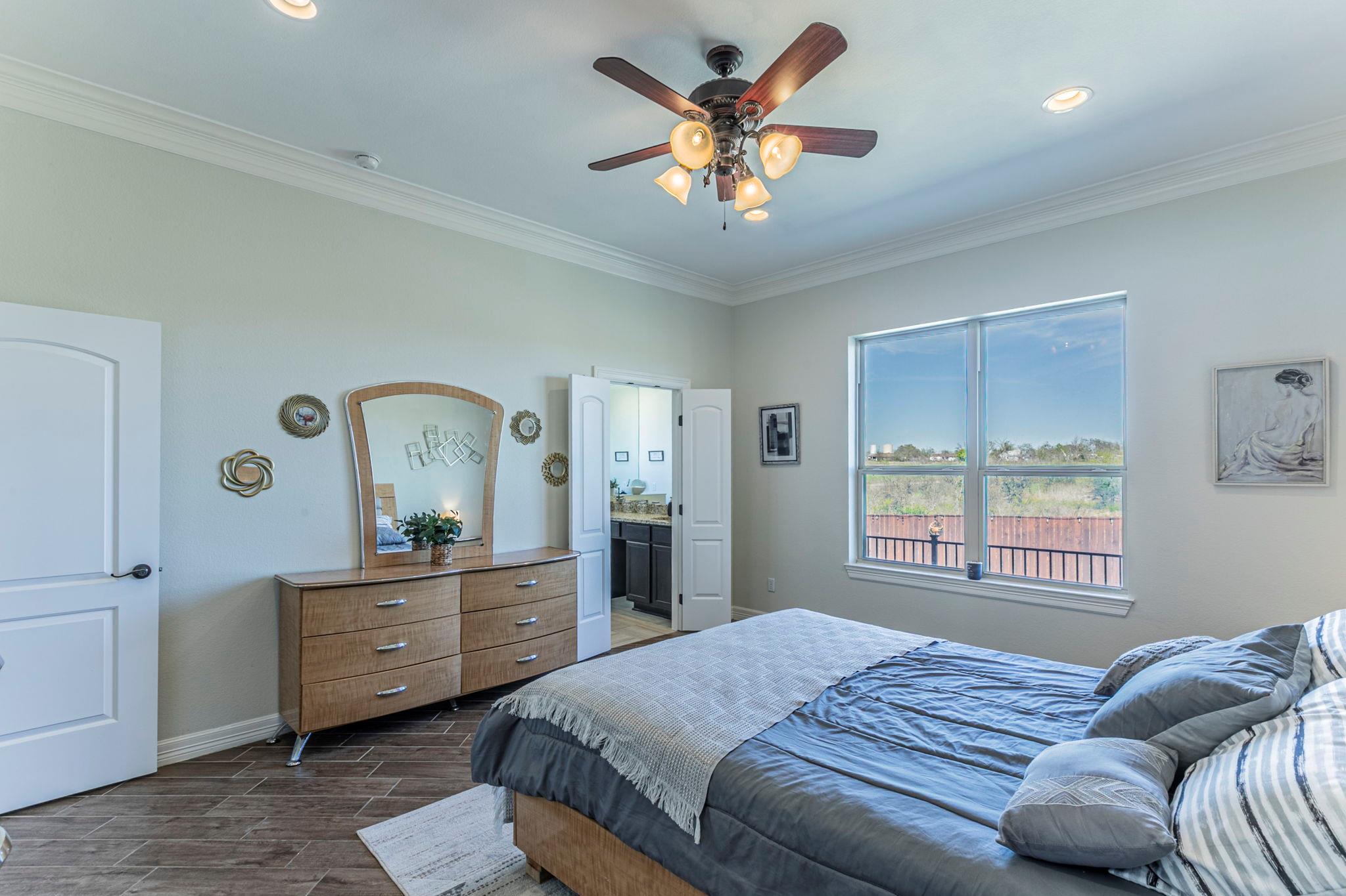 300 Magan Ln, Jarrell, TX 76537