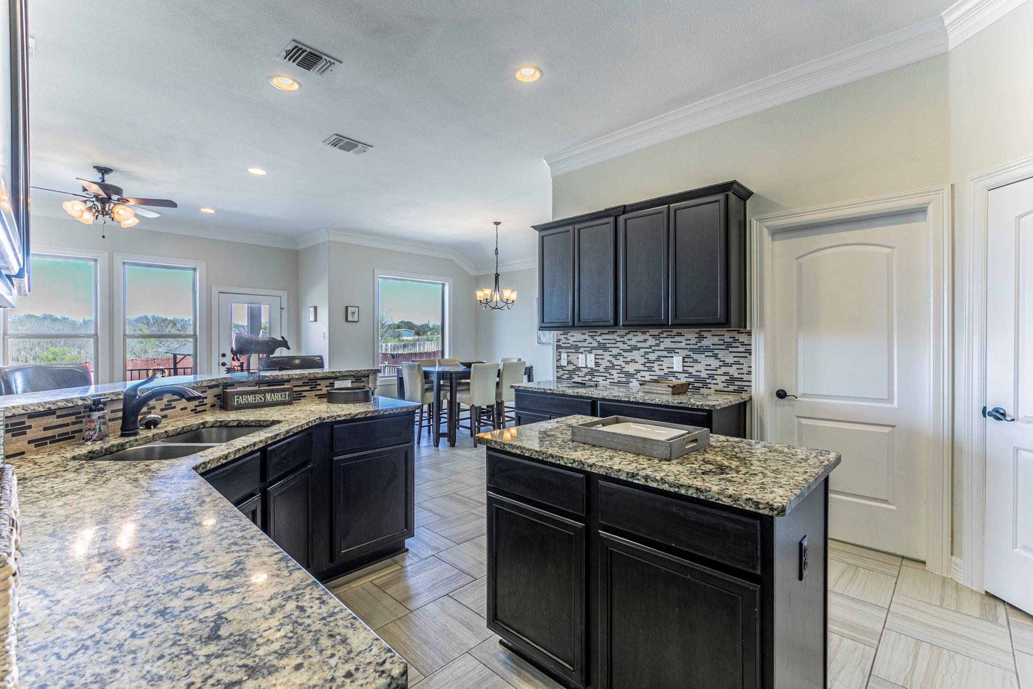 300 Magan Ln, Jarrell, TX 76537