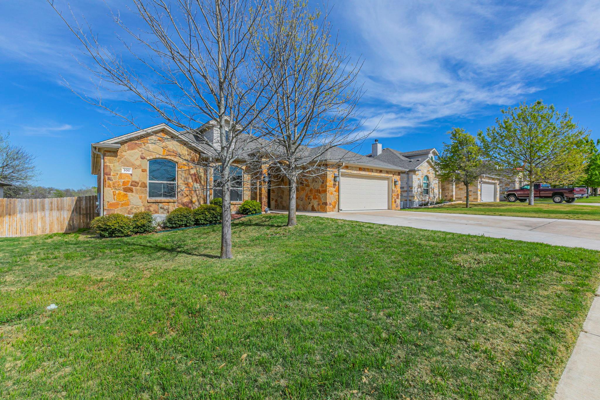 300 Magan Ln, Jarrell, TX 76537