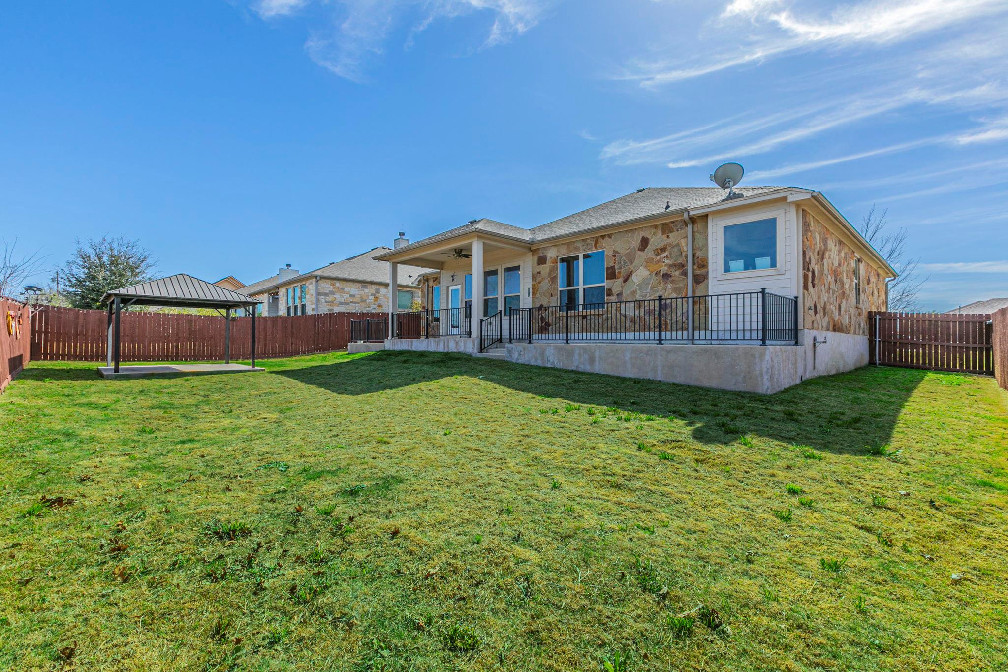 300 Magan Ln, Jarrell, TX 76537