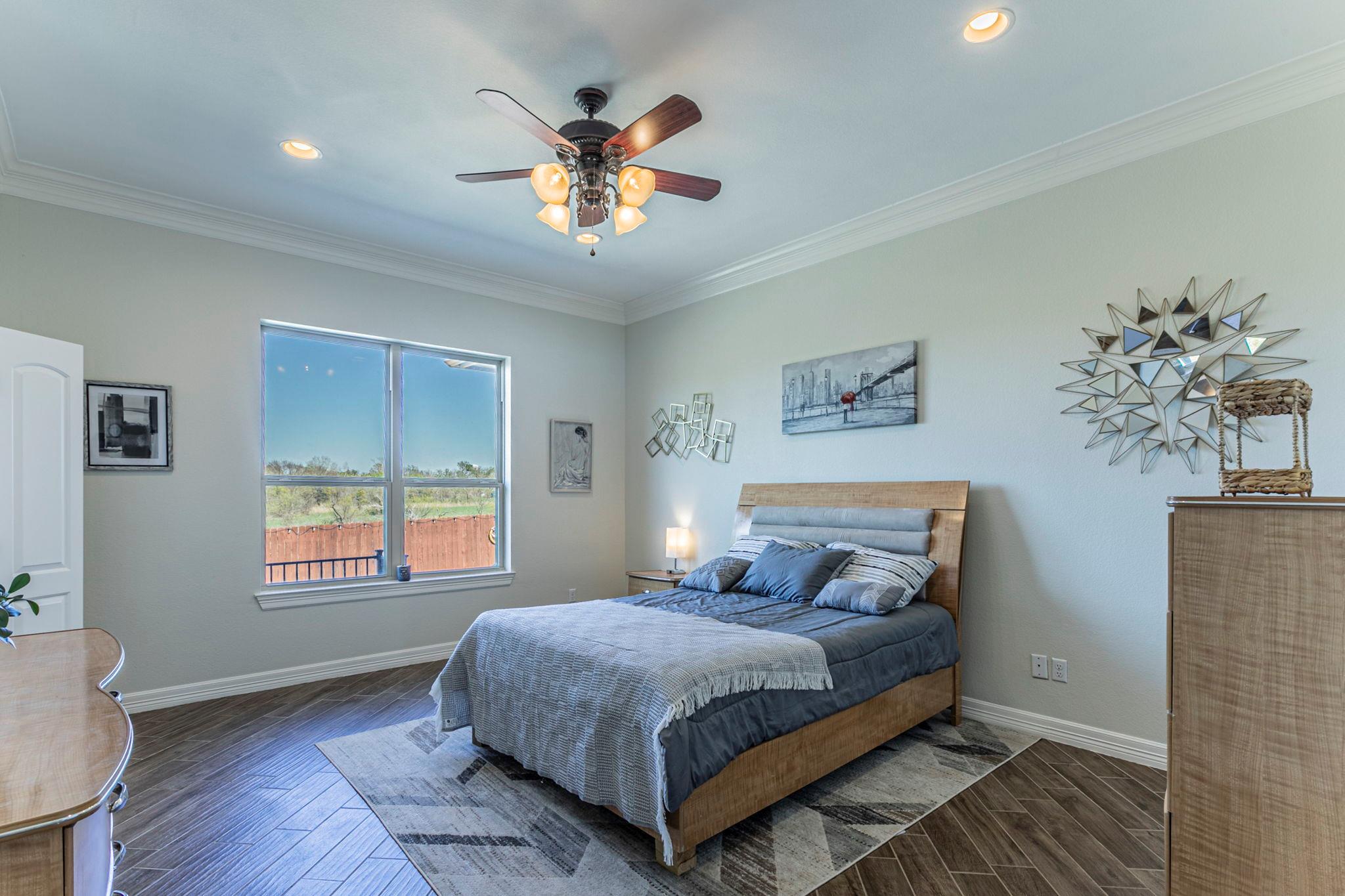 300 Magan Ln, Jarrell, TX 76537