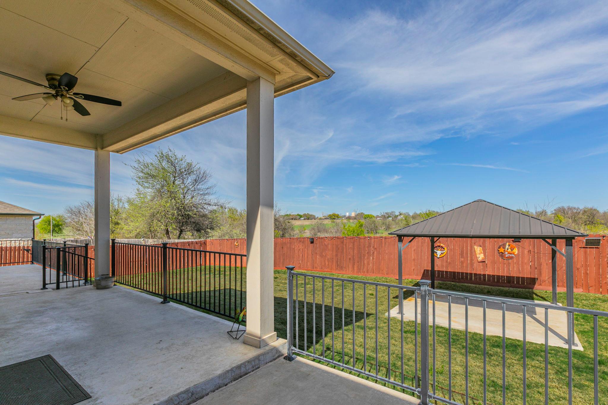 300 Magan Ln, Jarrell, TX 76537