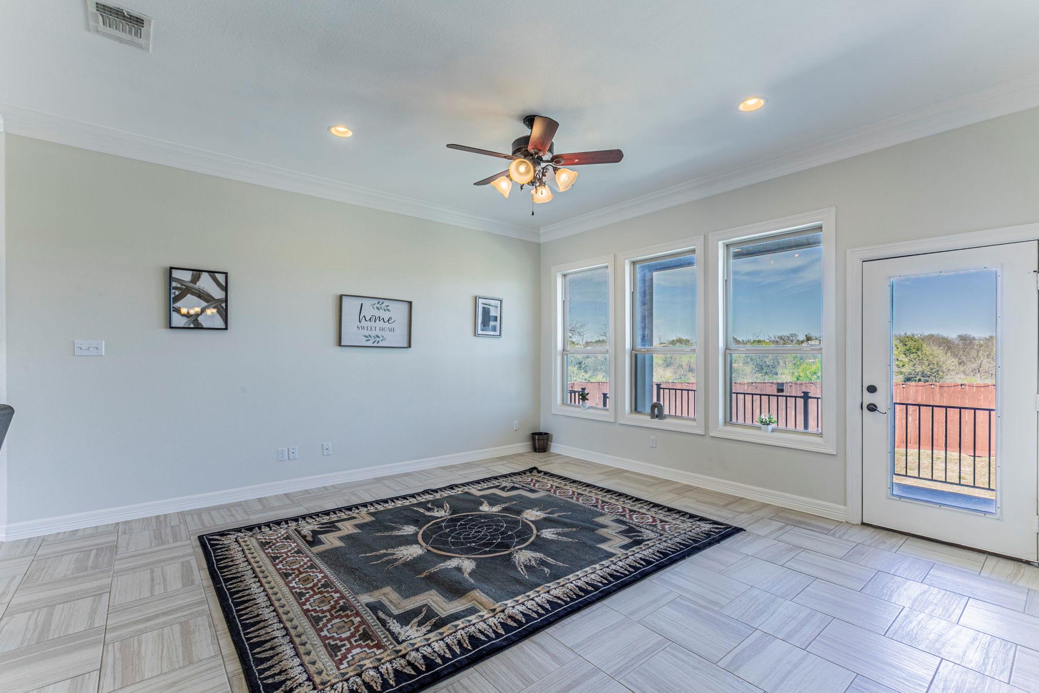 300 Magan Ln, Jarrell, TX 76537