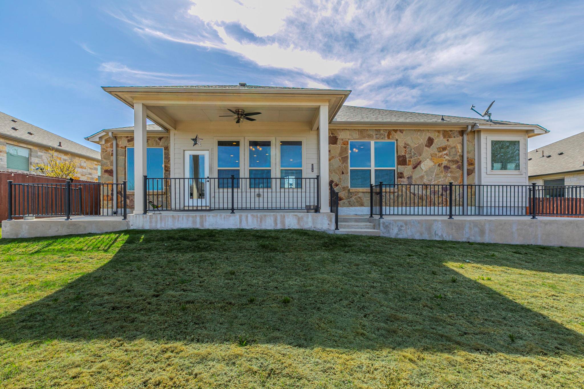 300 Magan Ln, Jarrell, TX 76537