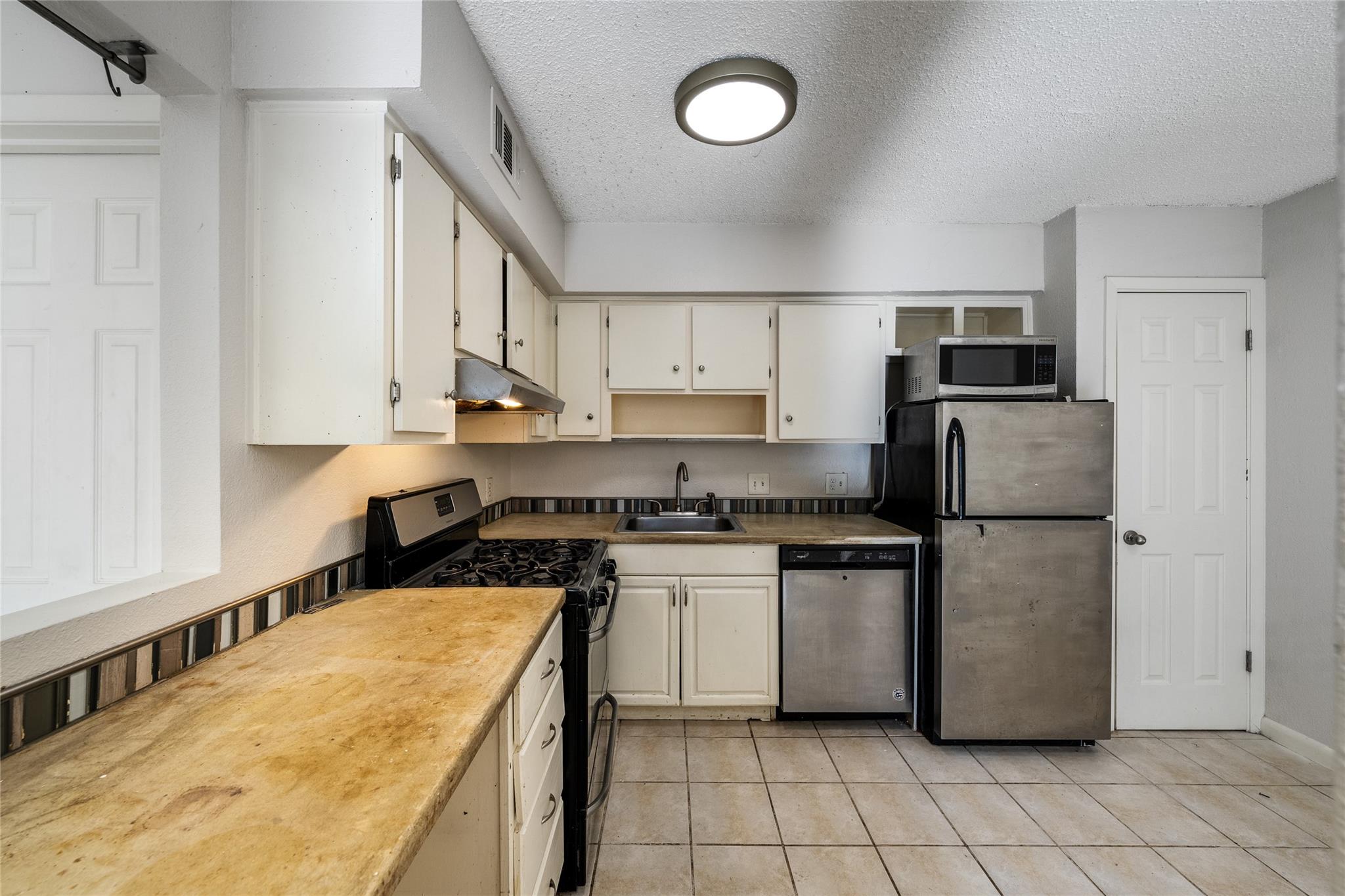 2304 Barton Village Cir # 101, Austin, TX 78704