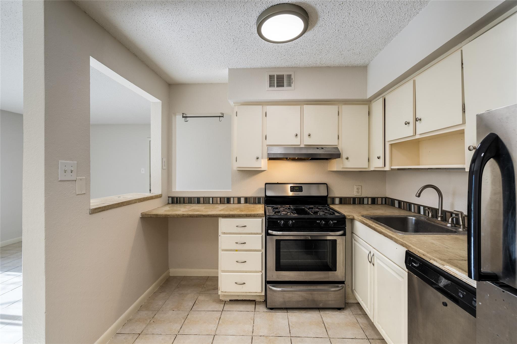 2304 Barton Village Cir # 101, Austin, TX 78704