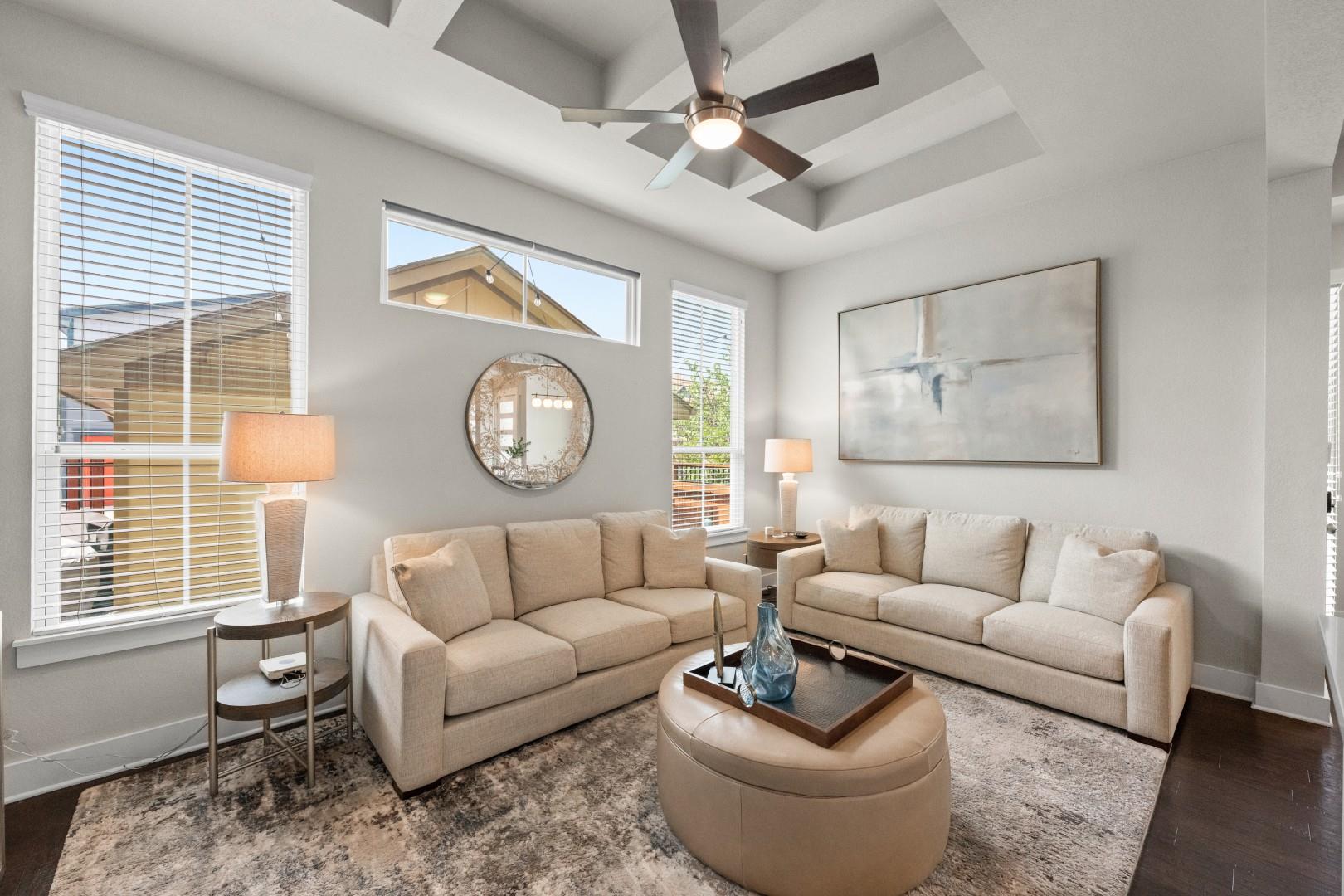 915 Banyon St, Austin, TX 78757