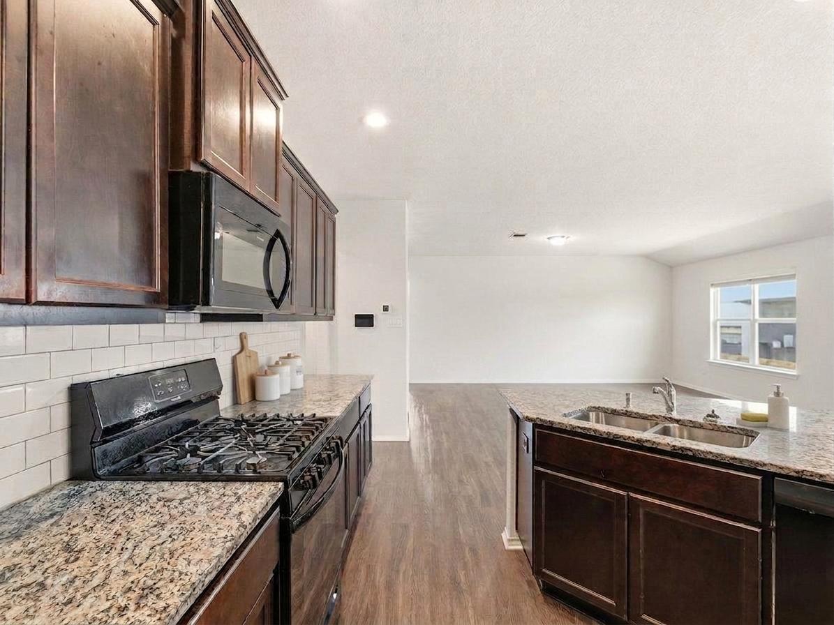 128 Dylan Dr, San Marcos, TX 78666