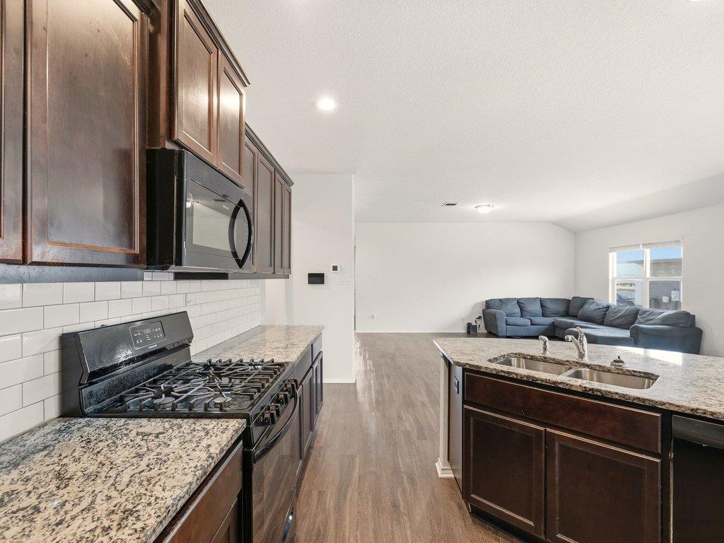 128 Dylan Dr, San Marcos, TX 78666