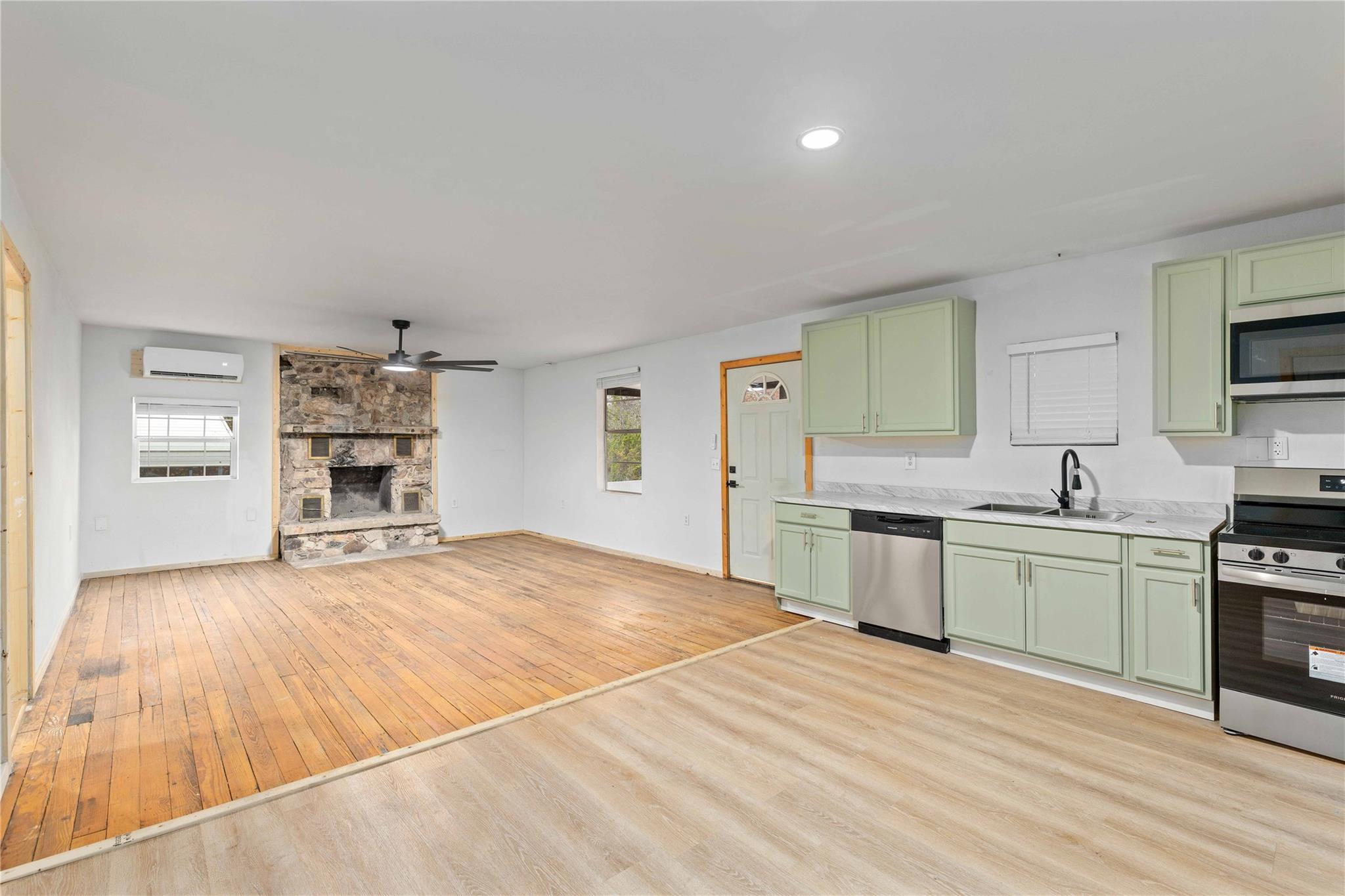 6916 Clover Leaf Dr, Brownwood, TX 76801