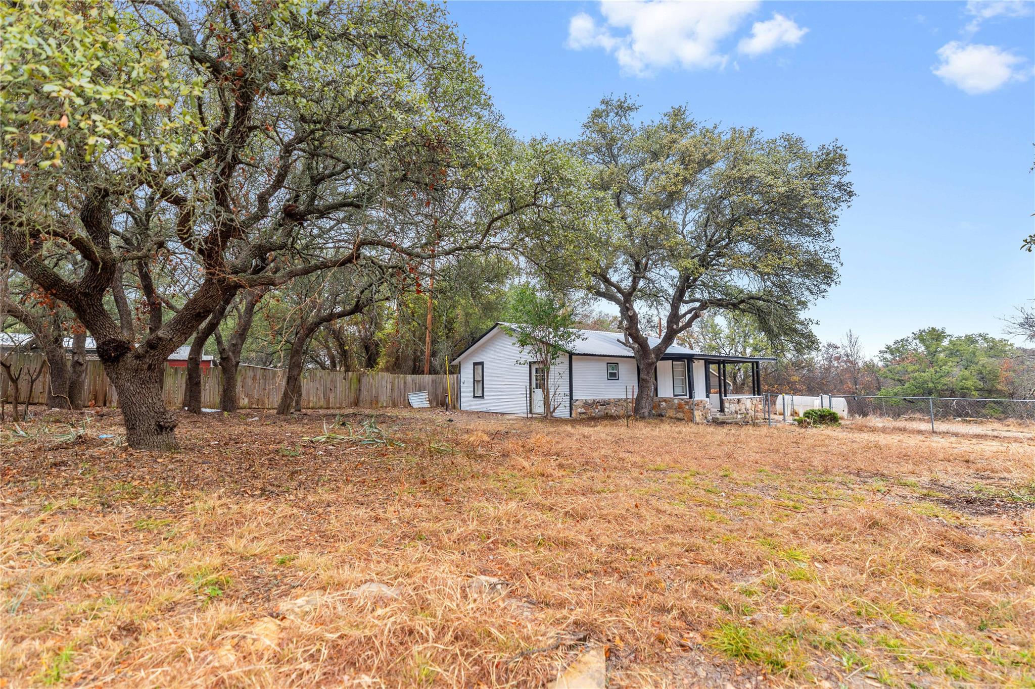 6916 Clover Leaf Dr, Brownwood, TX 76801