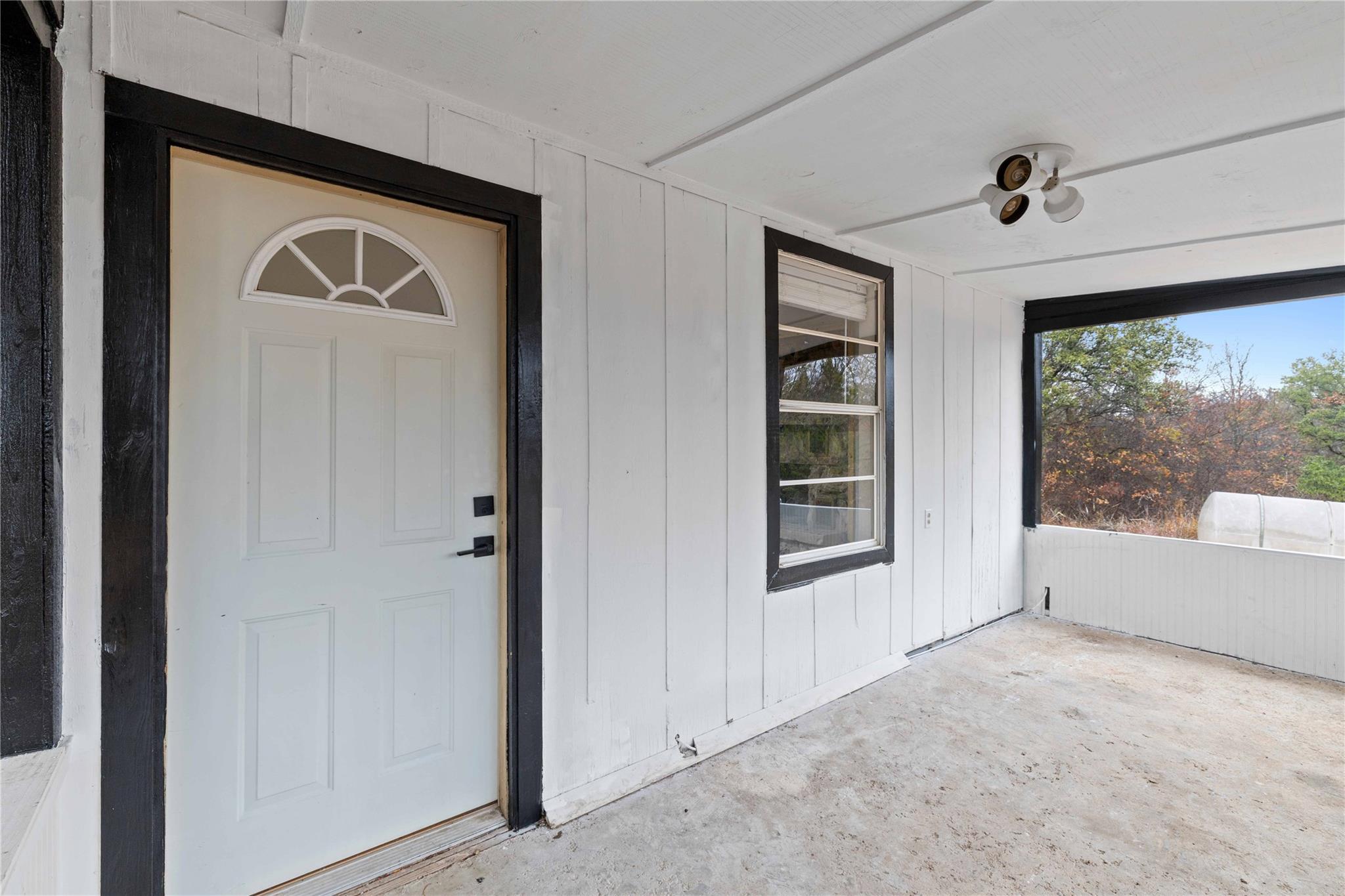 6916 Clover Leaf Dr, Brownwood, TX 76801