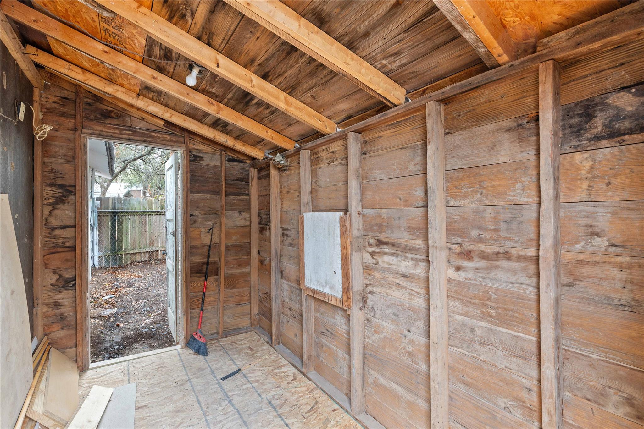 6916 Clover Leaf Dr, Brownwood, TX 76801