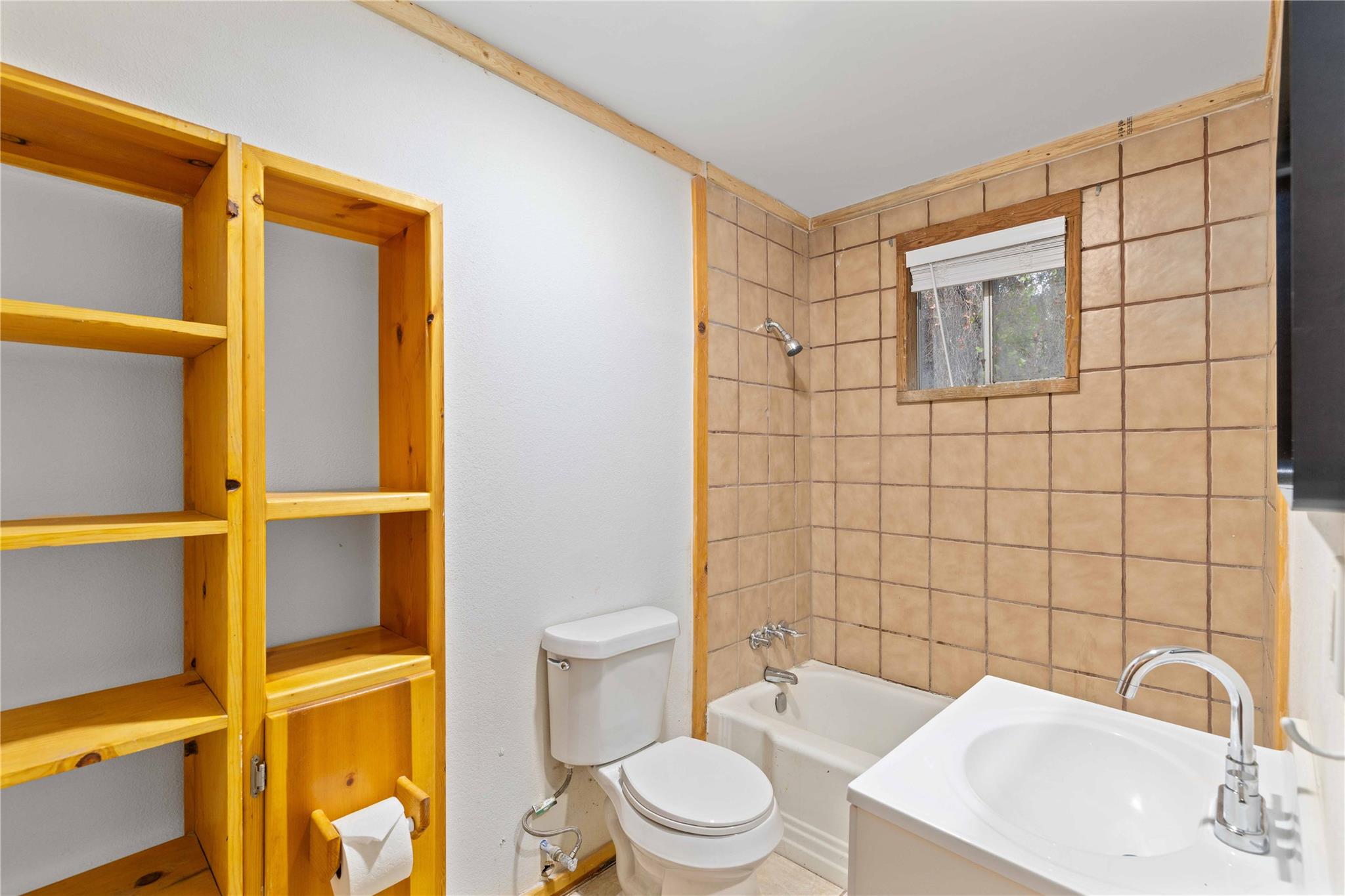 6916 Clover Leaf Dr, Brownwood, TX 76801