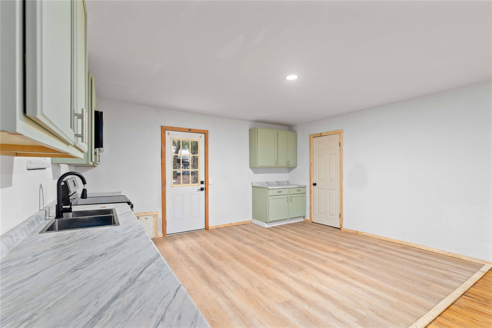 6916 Clover Leaf Dr, Brownwood, TX 76801