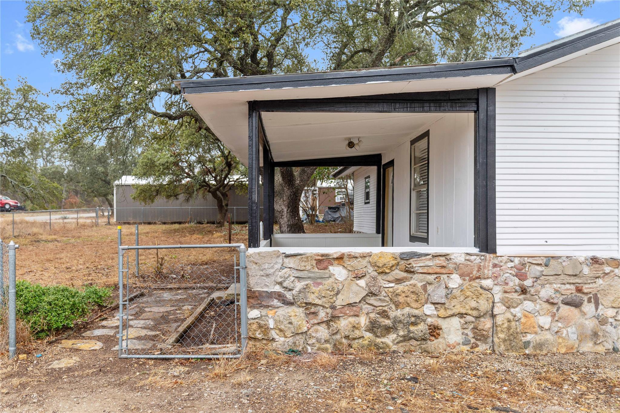 6916 Clover Leaf Dr, Brownwood, TX 76801