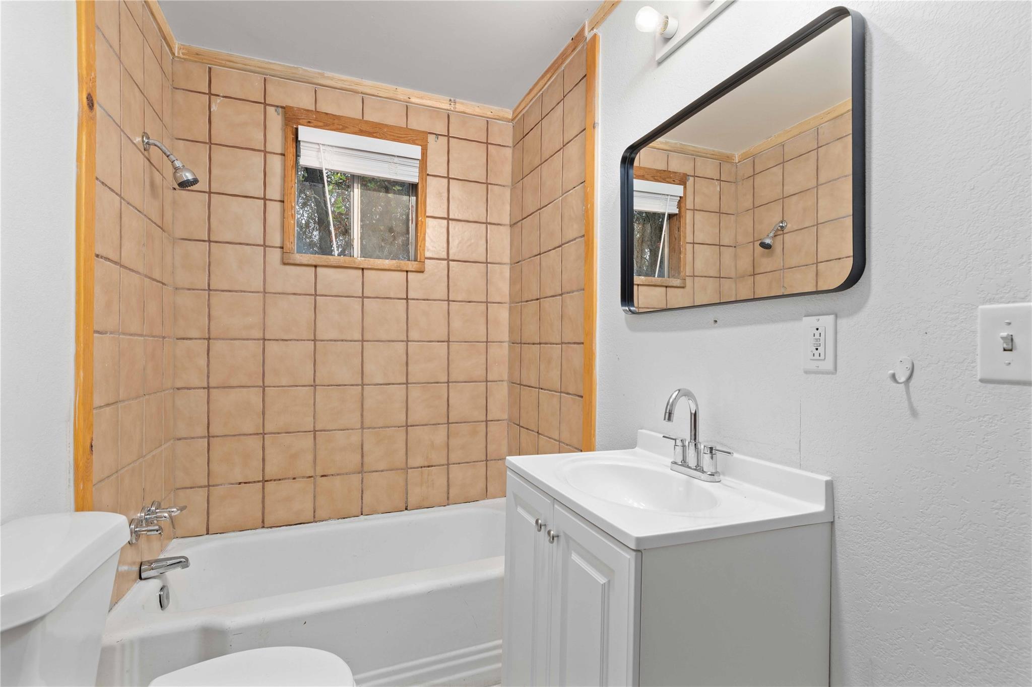 6916 Clover Leaf Dr, Brownwood, TX 76801