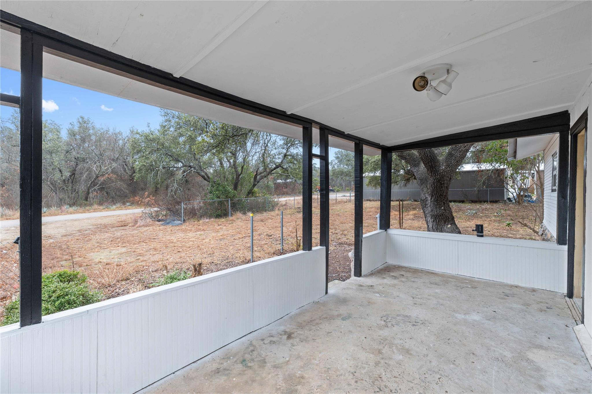 6916 Clover Leaf Dr, Brownwood, TX 76801