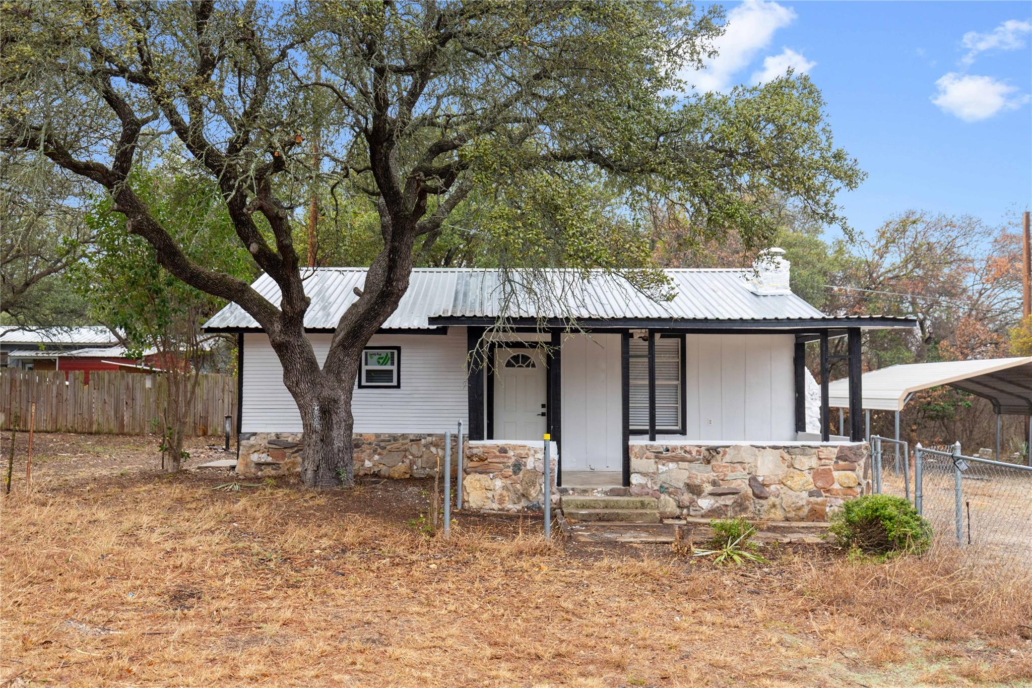 6916 Clover Leaf Dr, Brownwood, TX 76801