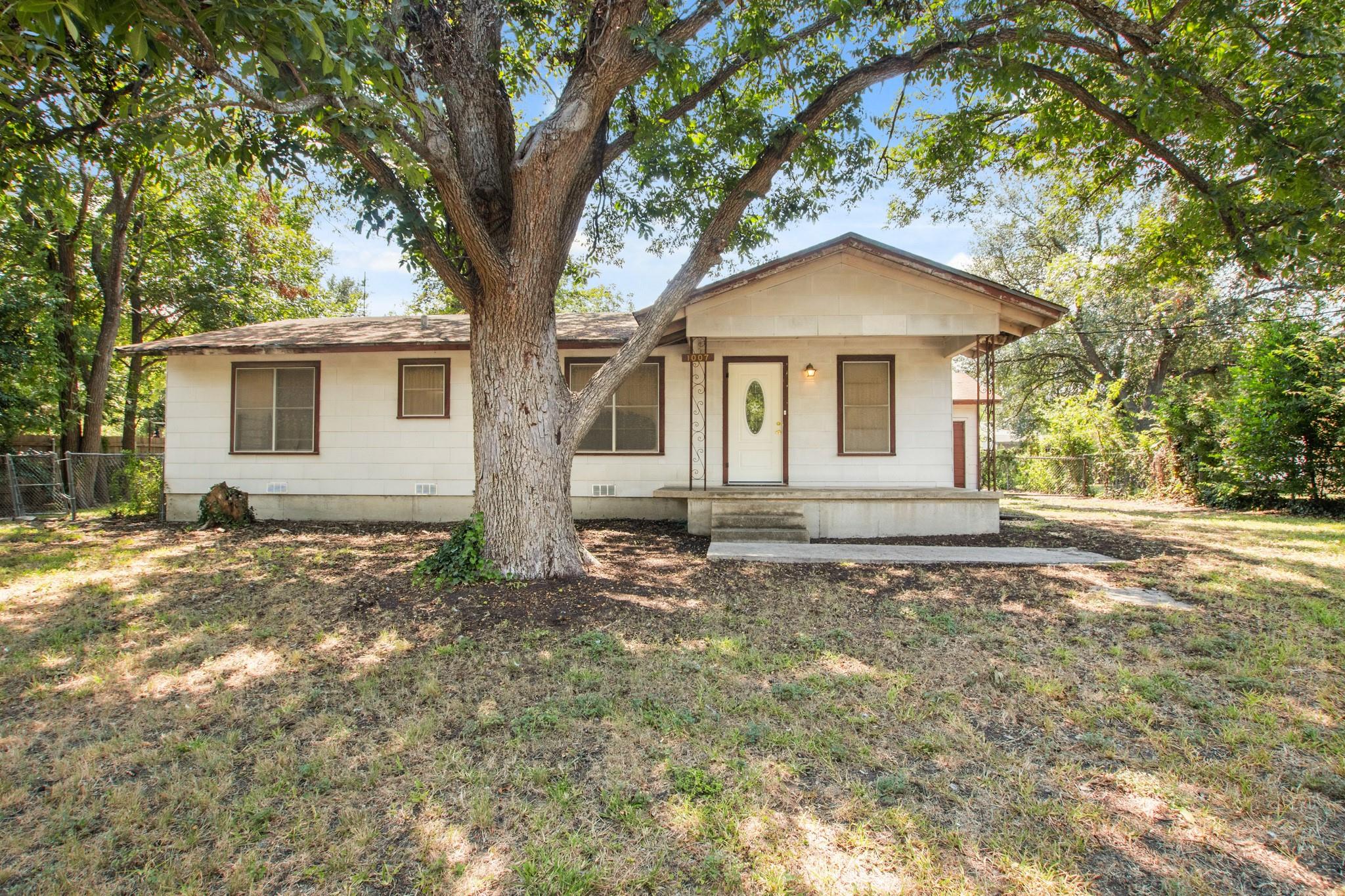 1007 Kimbro St, Taylor, TX 76574
