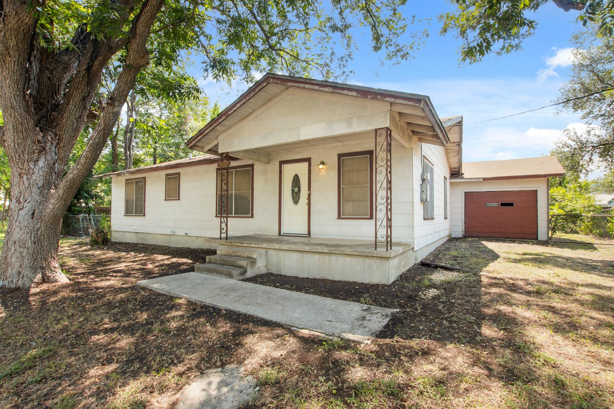 1007 Kimbro St, Taylor, TX 76574