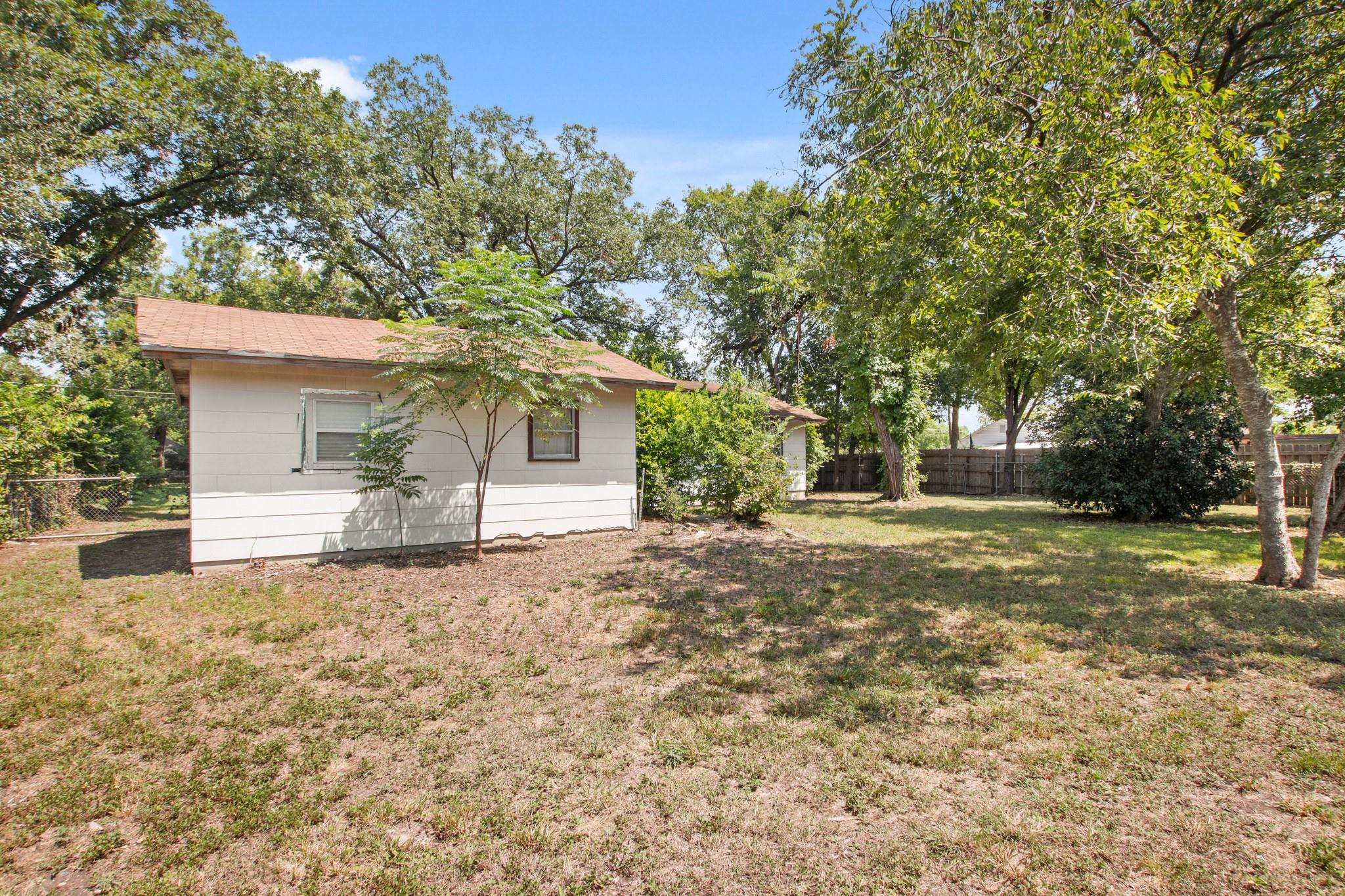 1007 Kimbro St, Taylor, TX 76574